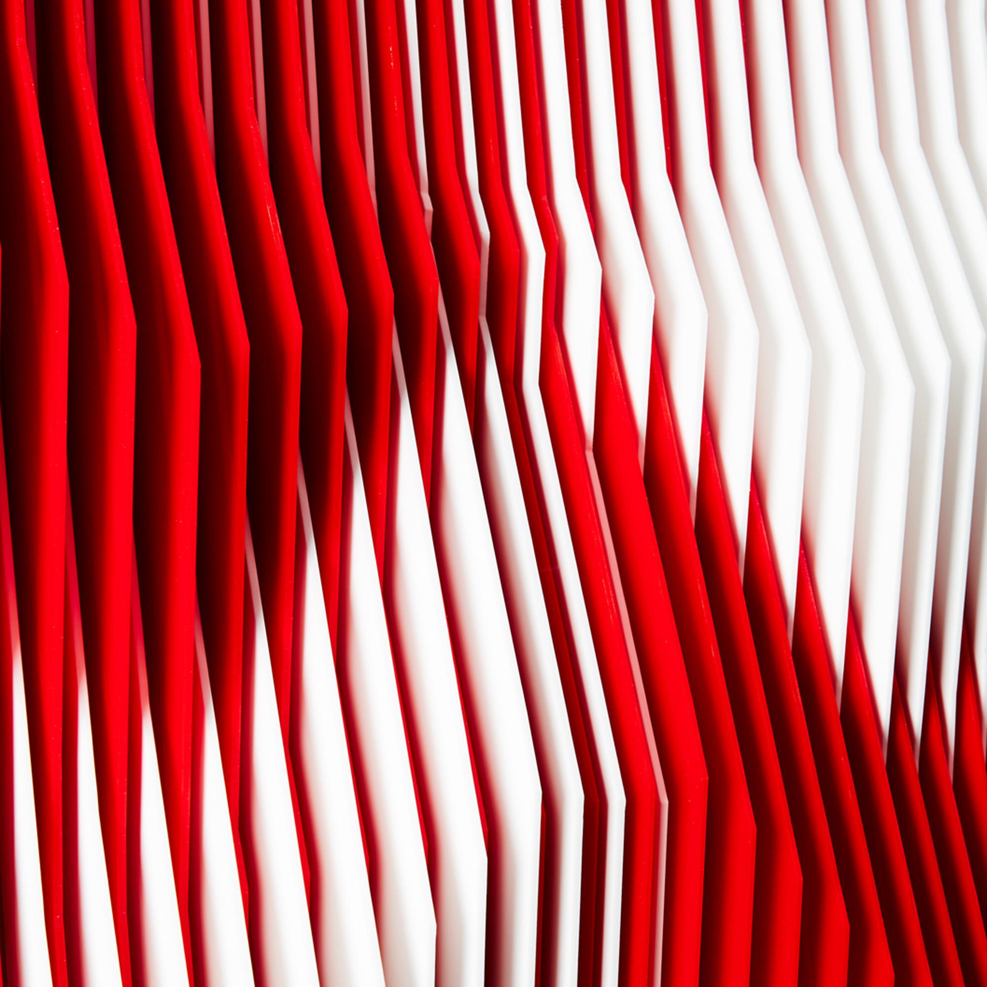 „Juxtapos Red & Grey“, kinetische Wandkunst – Sculpture von Jose Margulis