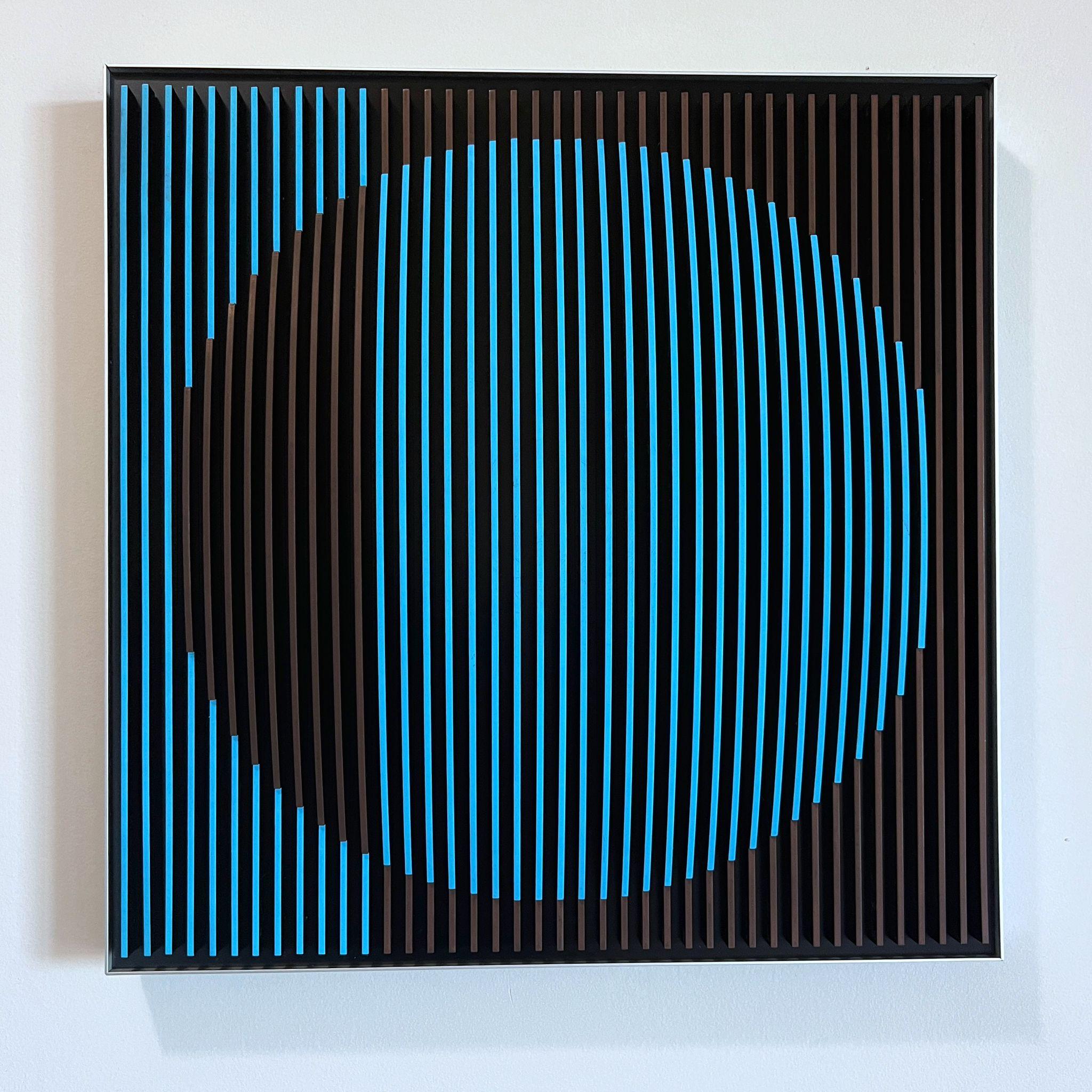 Dieses einzigartige Werk von Margulis stammt aus seinem neuesten Werk und ist ein Unikat. Nachdem er die Plexiglasplatten auf den Aluminiumkern montiert hat, überzieht er die Vorderseite der Platten mit Acrylfarben (Video auf Anfrage erhältlich).