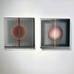 Lune piene di rosso - scultura cinetica da parete di J. Margulis