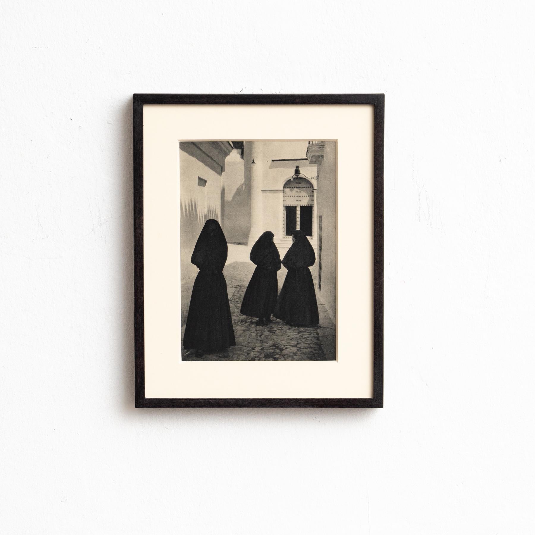 Jose Ortiz Echagüe's Vision: Spanish Heritage in Photogravure, circa 1930

From 1930
Photography by Jose Ortiz Echagüe
Photogravure
Framed in black lacquered wood
Dimensions: 31.5 cm (H) x 25 cm (W) x 3 cm (D)

Step into the mesmerizing world of