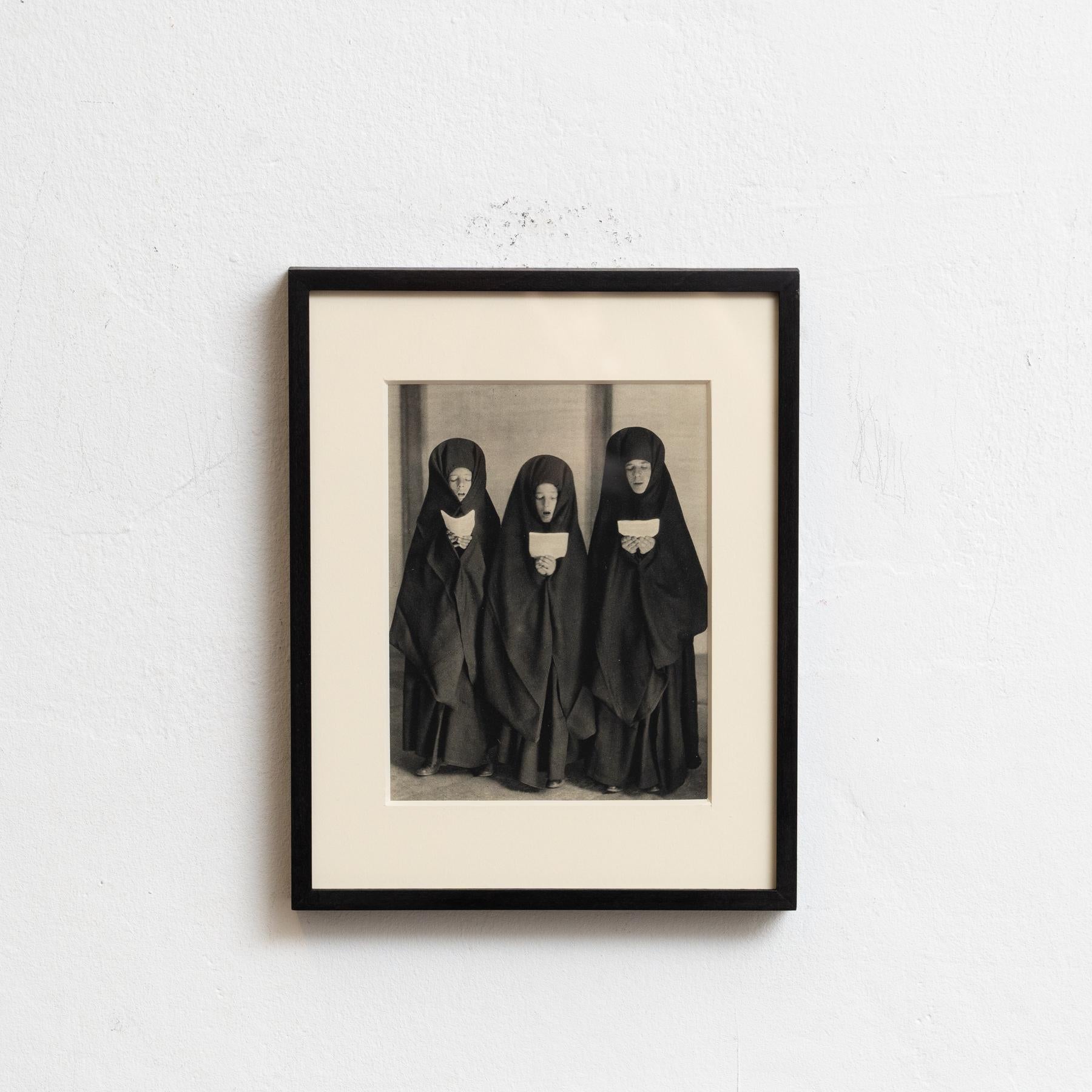 La visión de José Ortiz Echagüe: La herencia española en fotograbado, hacia 1930

Desde 1930
Fotografía de Jose Ortiz Echagüe
Fotograbado
Enmarcado en madera lacada en negro
Dimensiones: 31,5 cm (Alto) x 25 cm (Ancho) x 3 cm (Fondo)

Adéntrate en el