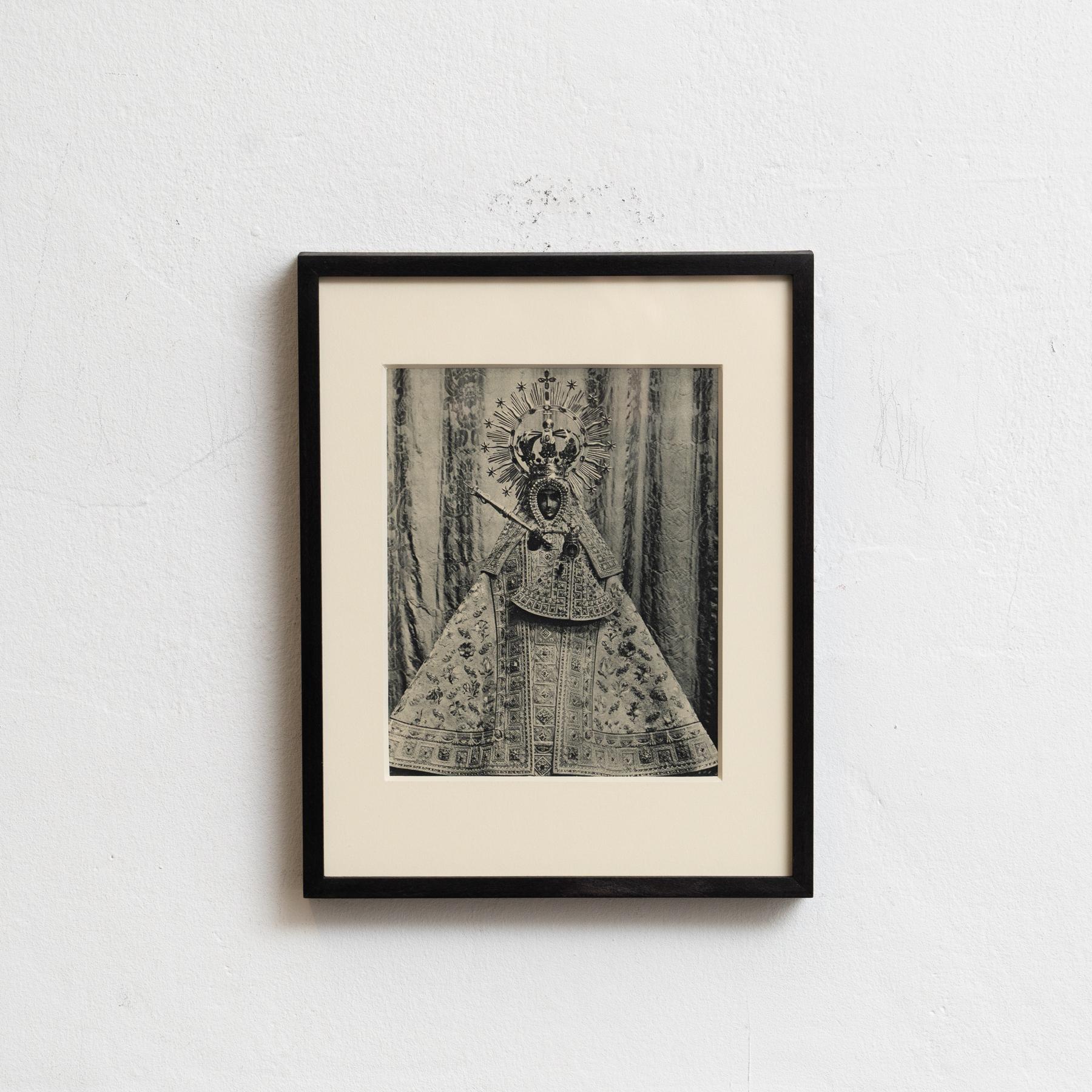 Jose Ortiz Echagüe's Vision: Spanish Heritage in Photogravure, circa 1930

From 1930
Photography by Jose Ortiz Echagüe
Photogravure
Framed in black lacquered wood
Dimensions: 31.5 cm (H) x 25 cm (W) x 3 cm (D)

Step into the mesmerizing world of