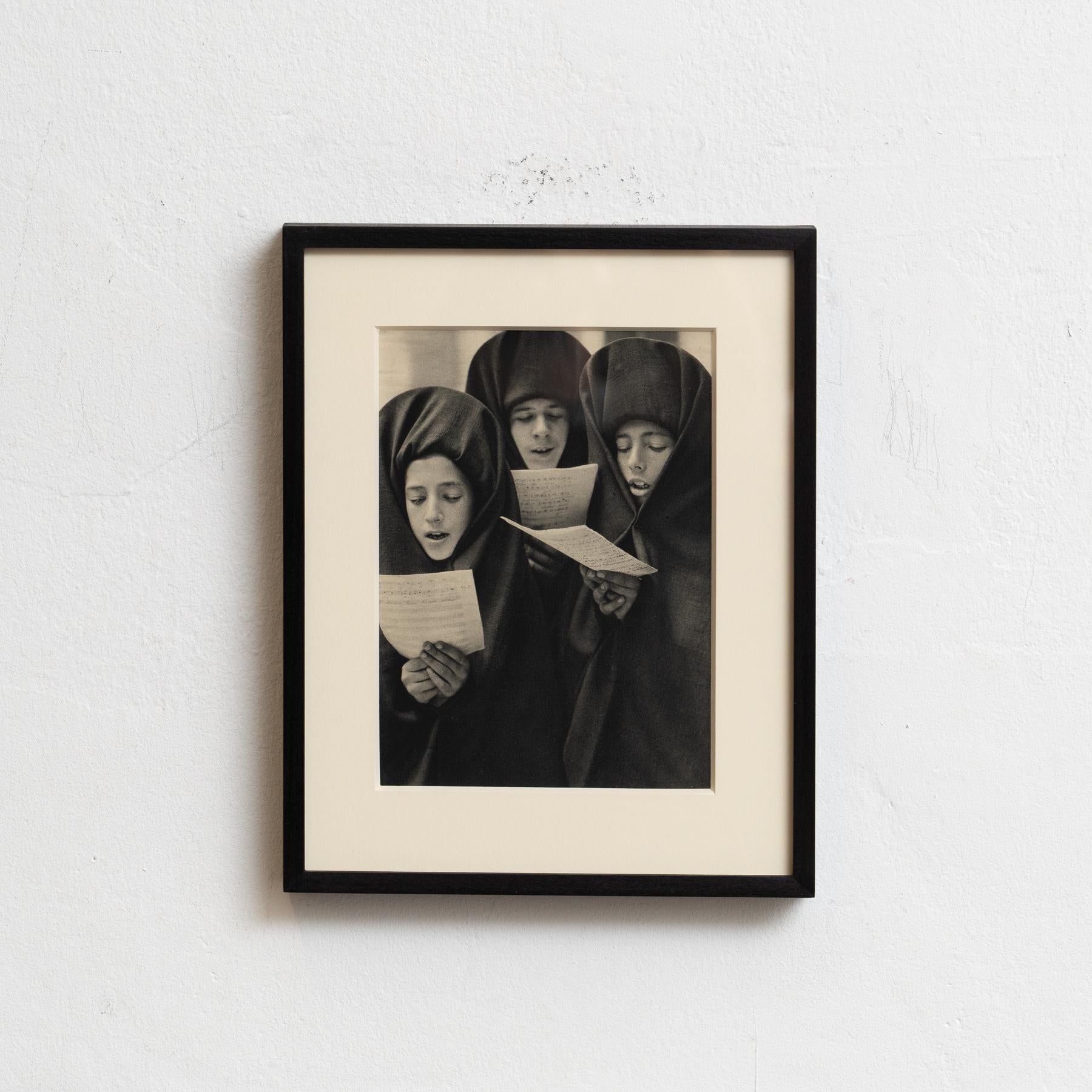 La visión de José Ortiz Echagüe: La herencia española en fotograbado, hacia 1930

Desde 1930
Fotografía de Jose Ortiz Echagüe
Fotograbado
Enmarcado en madera lacada en negro
Dimensiones: 31,5 cm (Alto) x 25 cm (Ancho) x 3 cm (Fondo)

Adéntrate en el