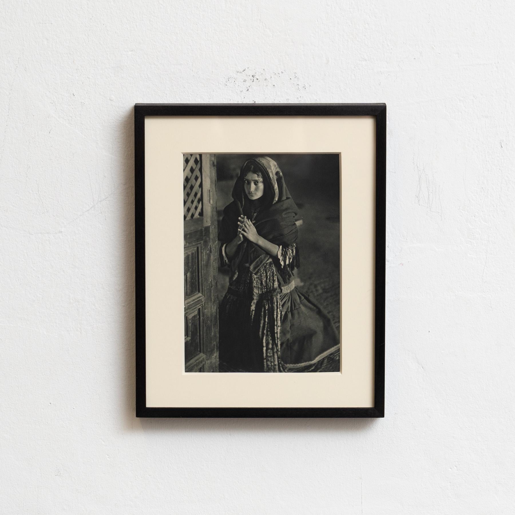 La visione di Jose Ortiz Echagüe: Patrimonio spagnolo in fotoincisione, 1930 circa

Dal 1930
Fotografia di Jose Ortiz Echagüe
Fotoincisione
Cornice in legno laccato nero
Dimensioni: 31,5 cm (H) x 25 cm (L) x 3 cm (P)

Entra nel mondo ipnotico della