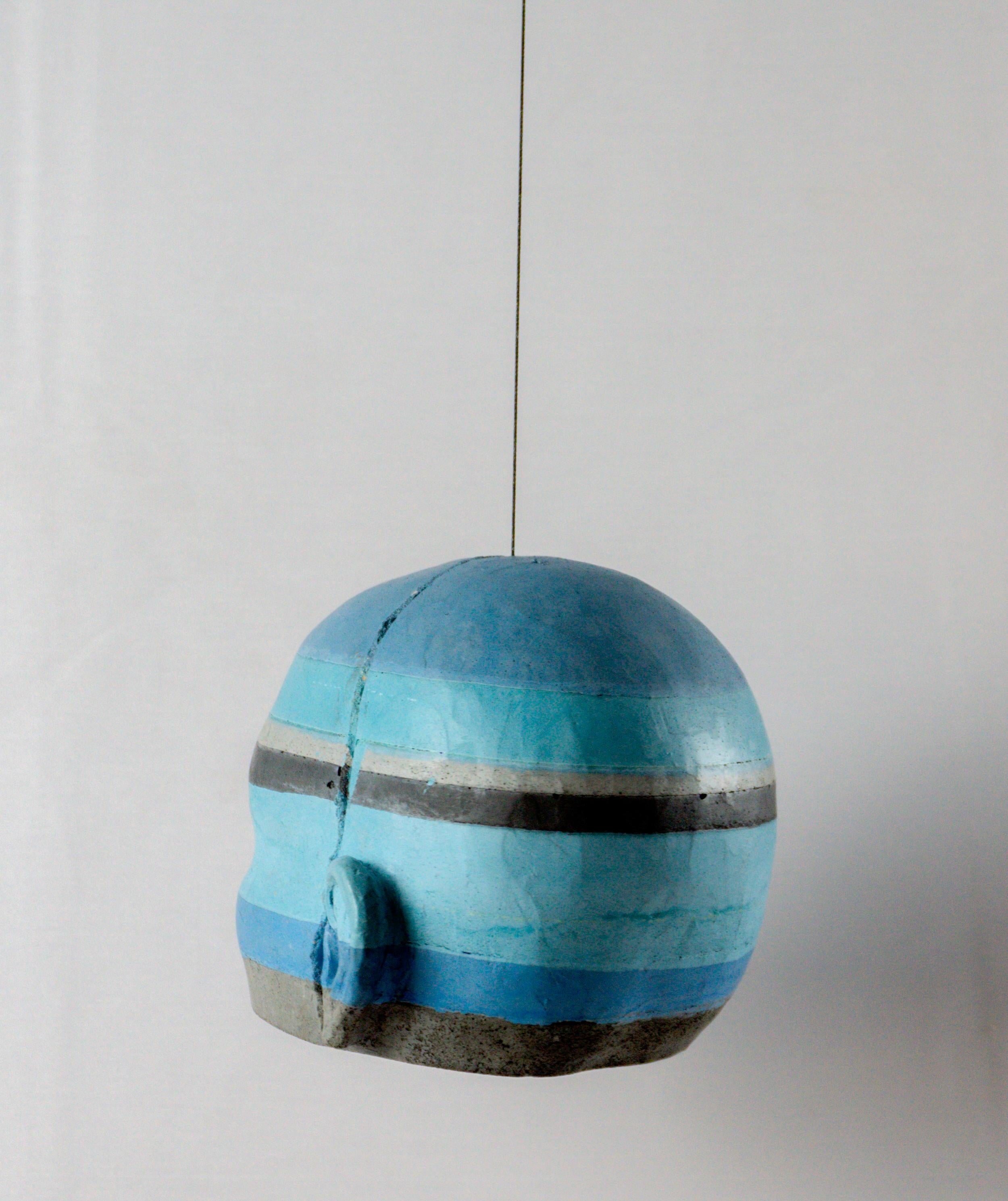 Scultura architettonica appesa con testa di cemento a strisce blu e grigie - Sculpture Contemporaneo di Jose Perozo