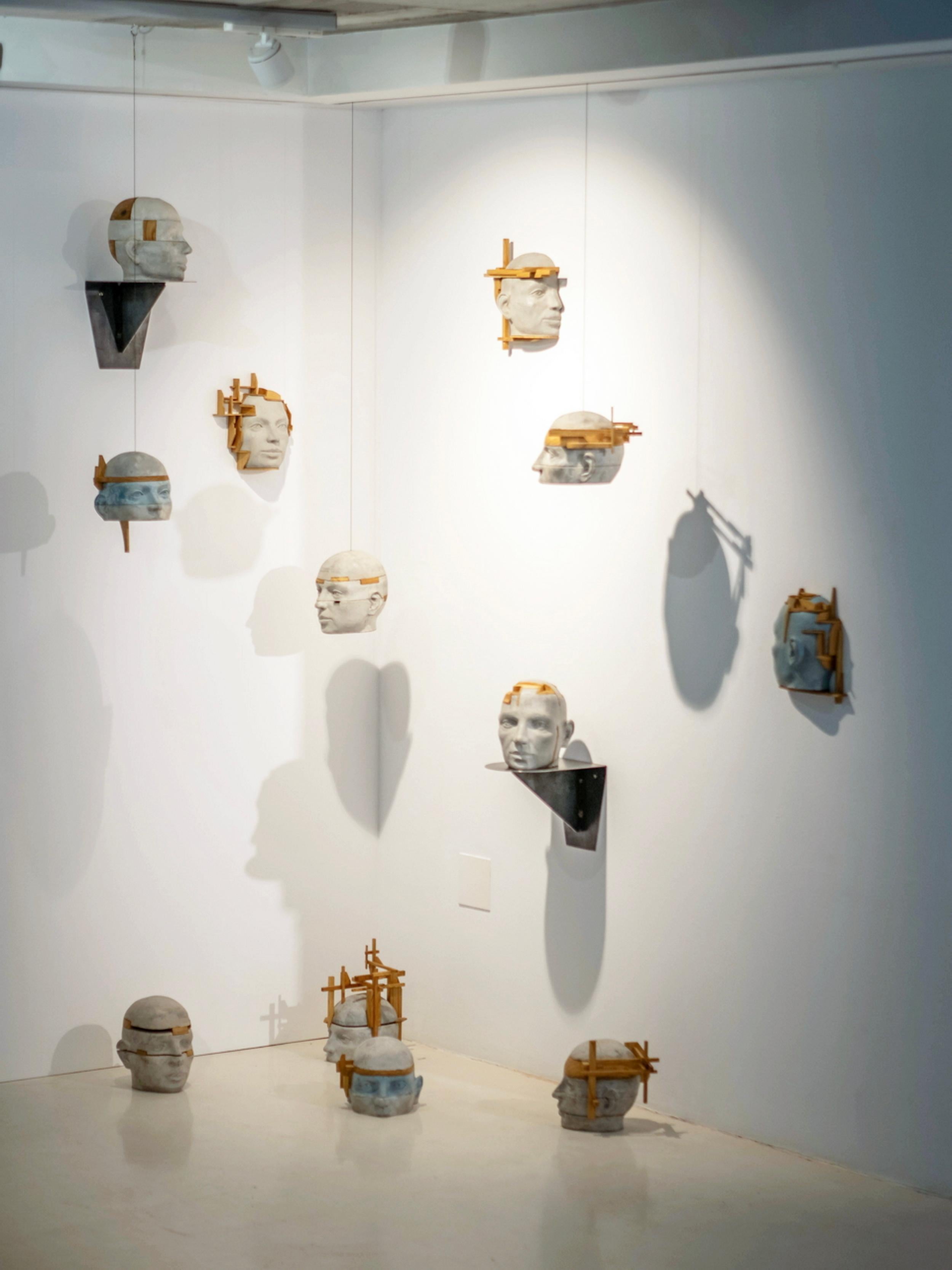 Architectural Wall Cement Head Sculpture with Chestnut Wood Structure Project 22 in vendita 8