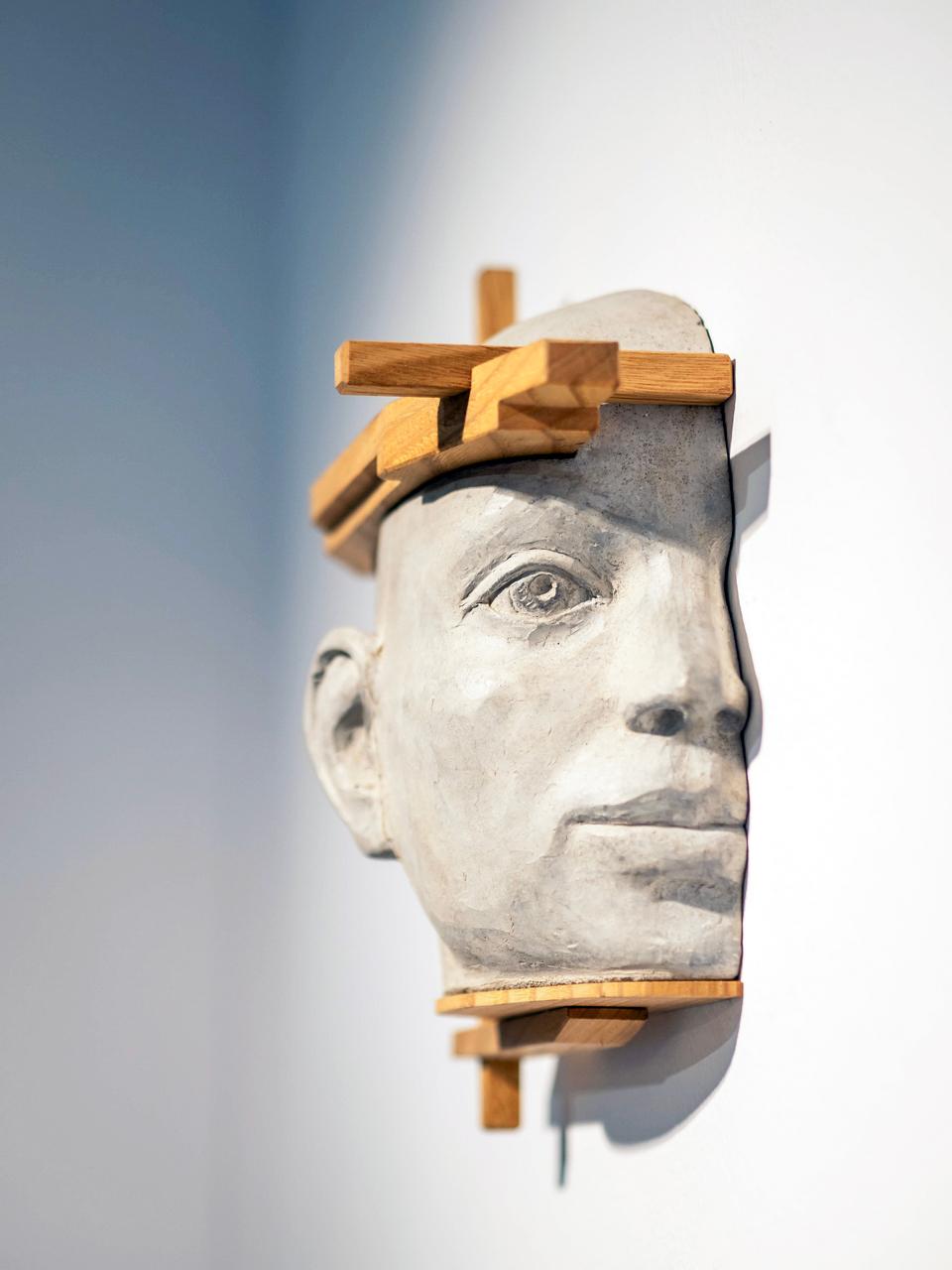 Architectural Wall-Mounted Cement Head Sculpture with Wood Framework Project 13 - Figurative Sculpture Marrone di Jose Perozo