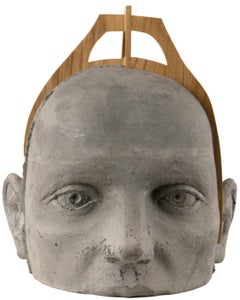 Zementkopf mit Rahmen aus Kastanienholz, architektonische figurative Skulptur