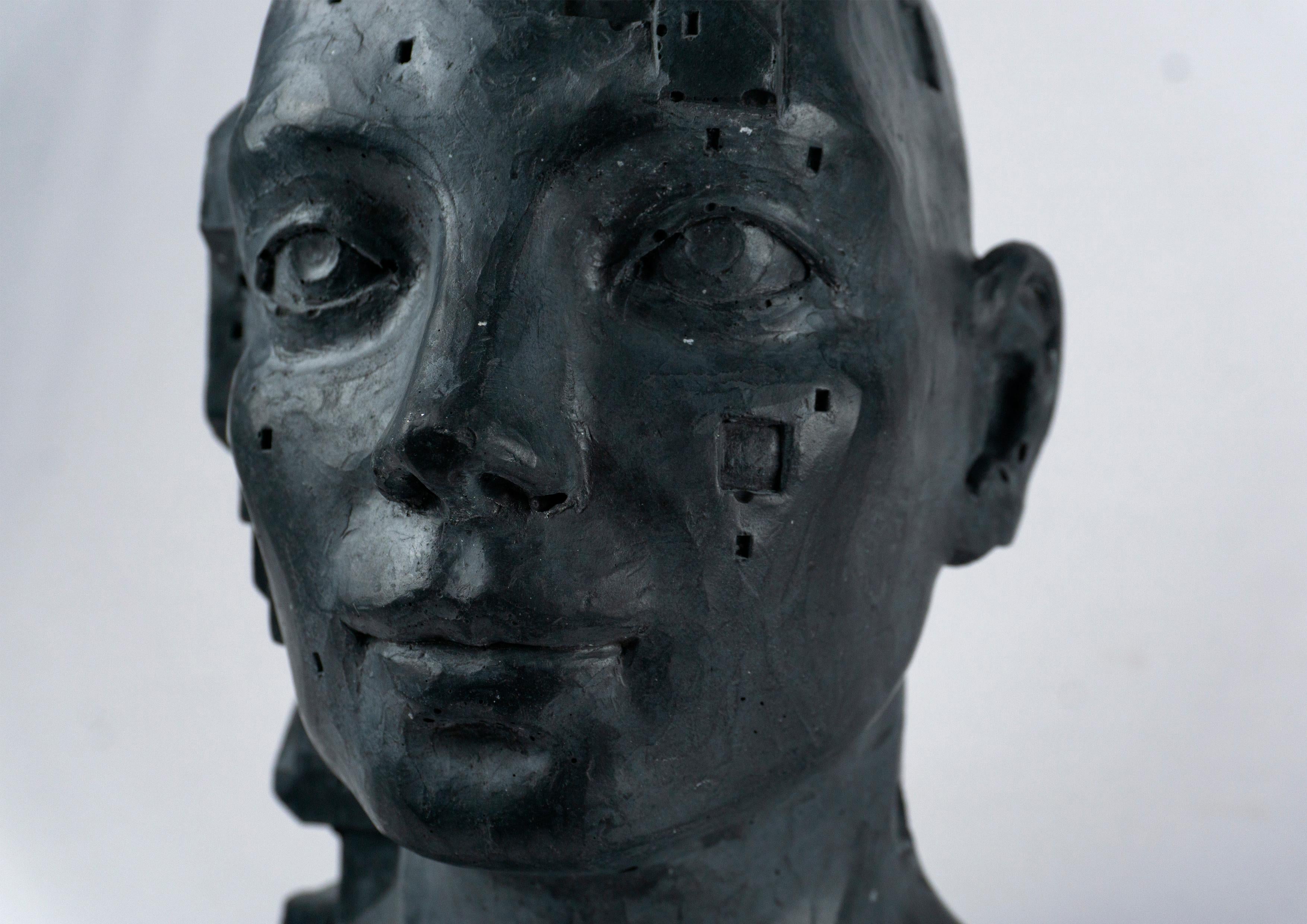 Busto figurativo architettonico ibrido in cemento nero. Antropotecnica 