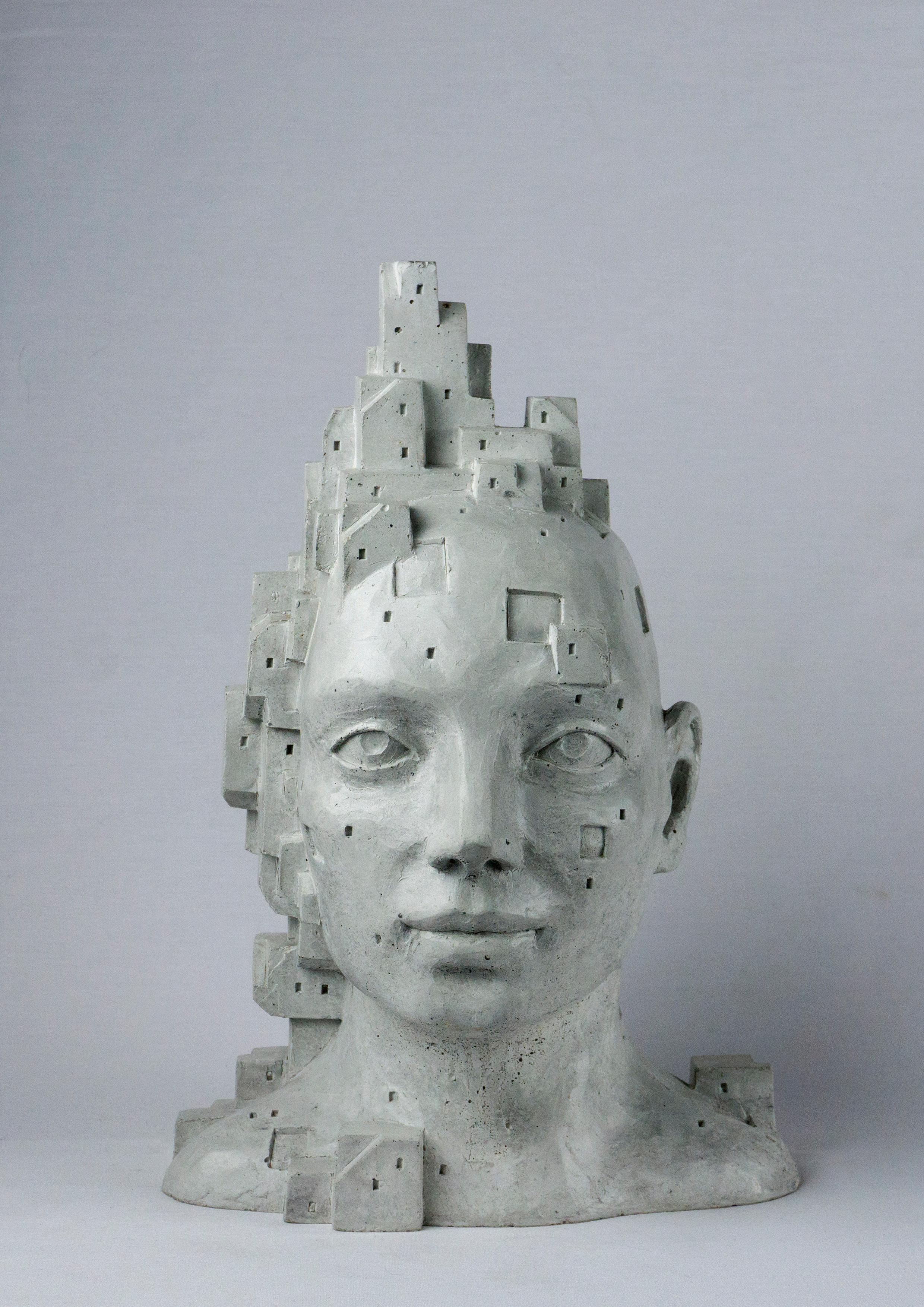 Figurative Sculpture de Jose Perozo - "LarA 008". Busto Escultura de Cemento Gris Claro Tintado Arquitectónico Mistical