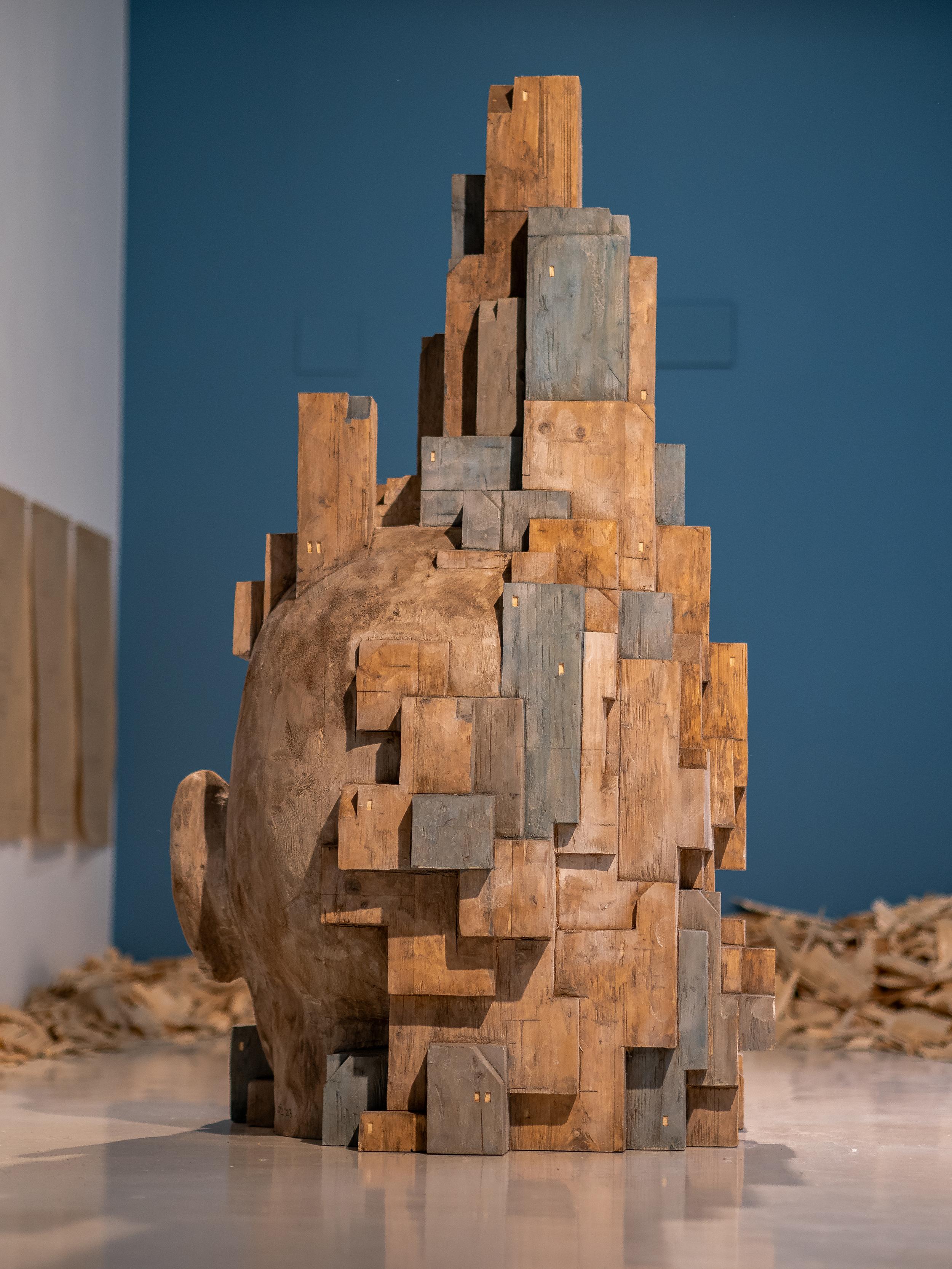 Grande sculpture architecturale en bois polychrome avec structure en blocs en vente 5