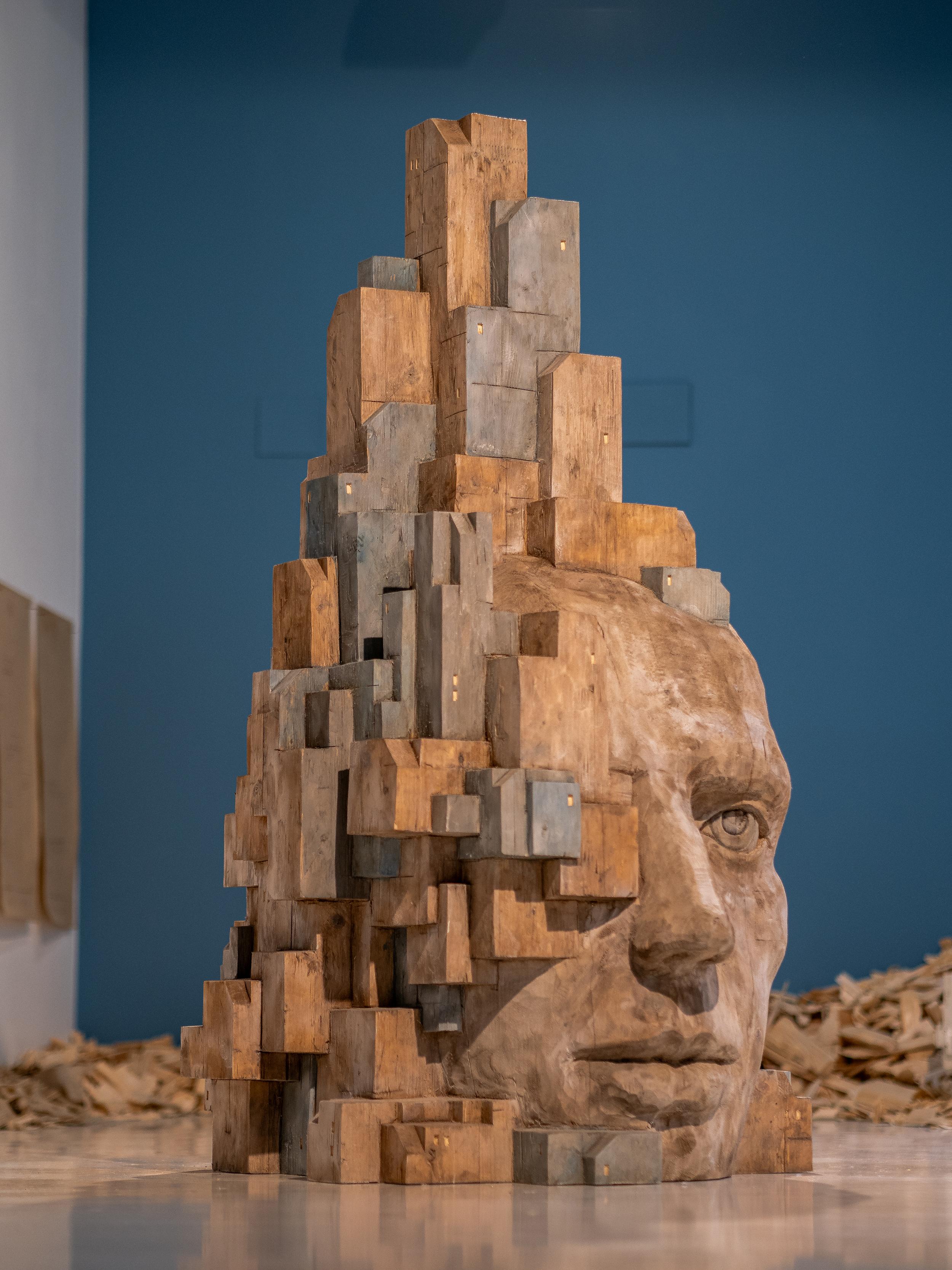 Grande sculpture architecturale en bois polychrome avec structure en blocs en vente 7