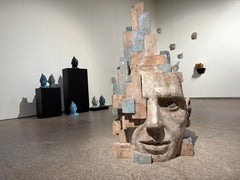 Große architektonische geschnitzt Polychromie Holz Kopf Skulptur mit Block Struktur