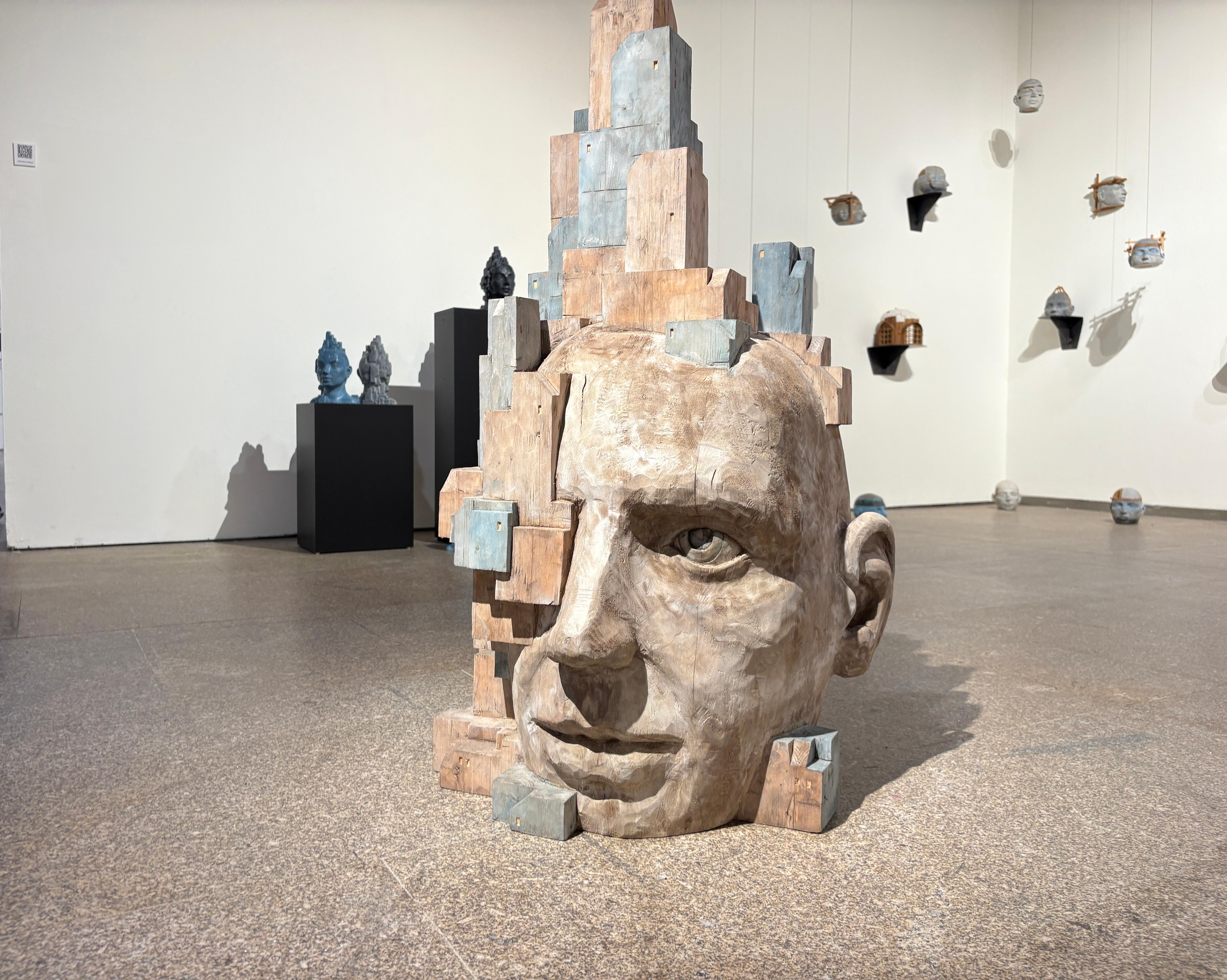 Grande sculpture architecturale en bois polychrome avec structure en blocs - Contemporain Sculpture par Jose Perozo