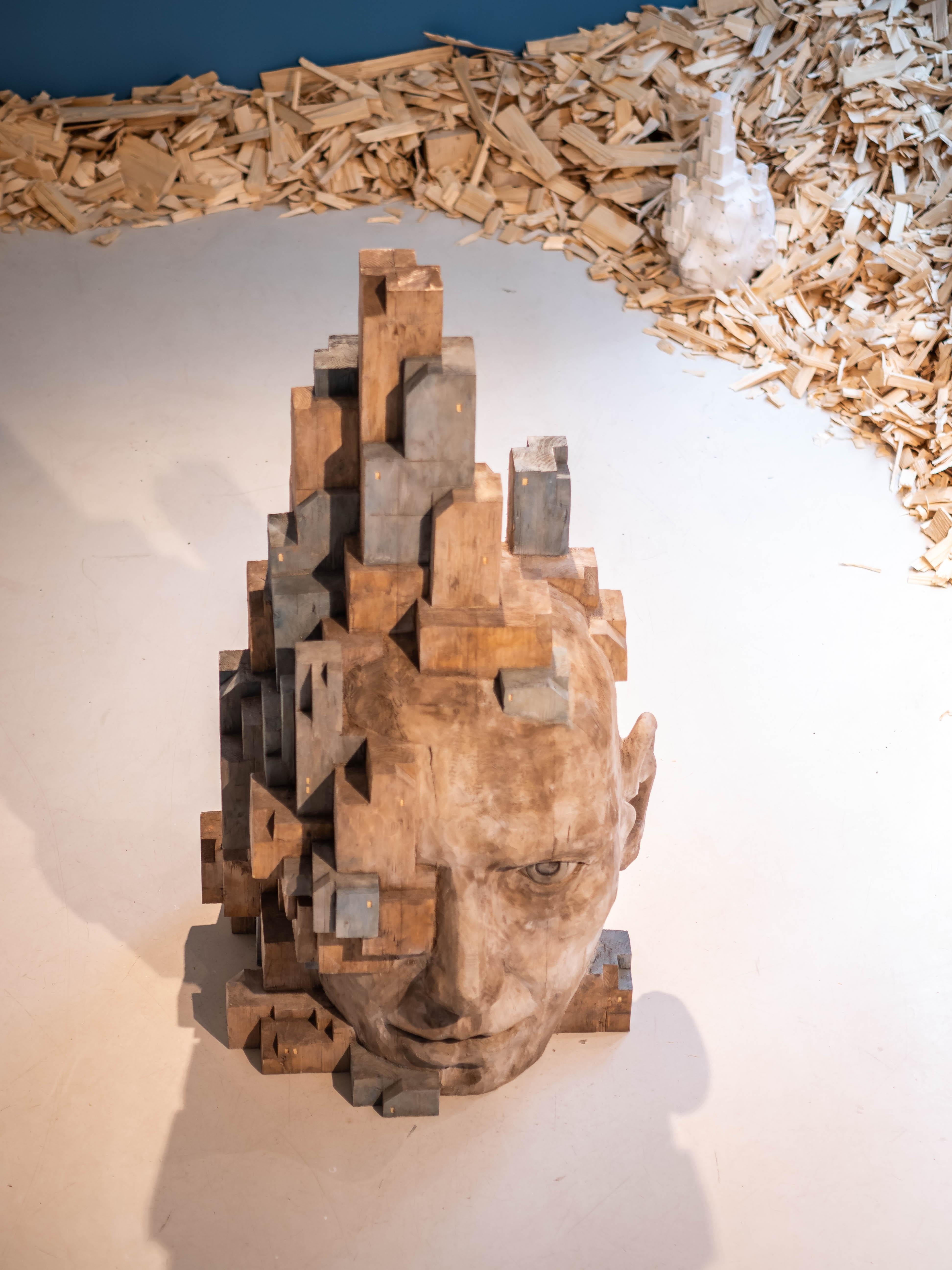 Grande sculpture architecturale en bois polychrome avec structure en blocs en vente 2