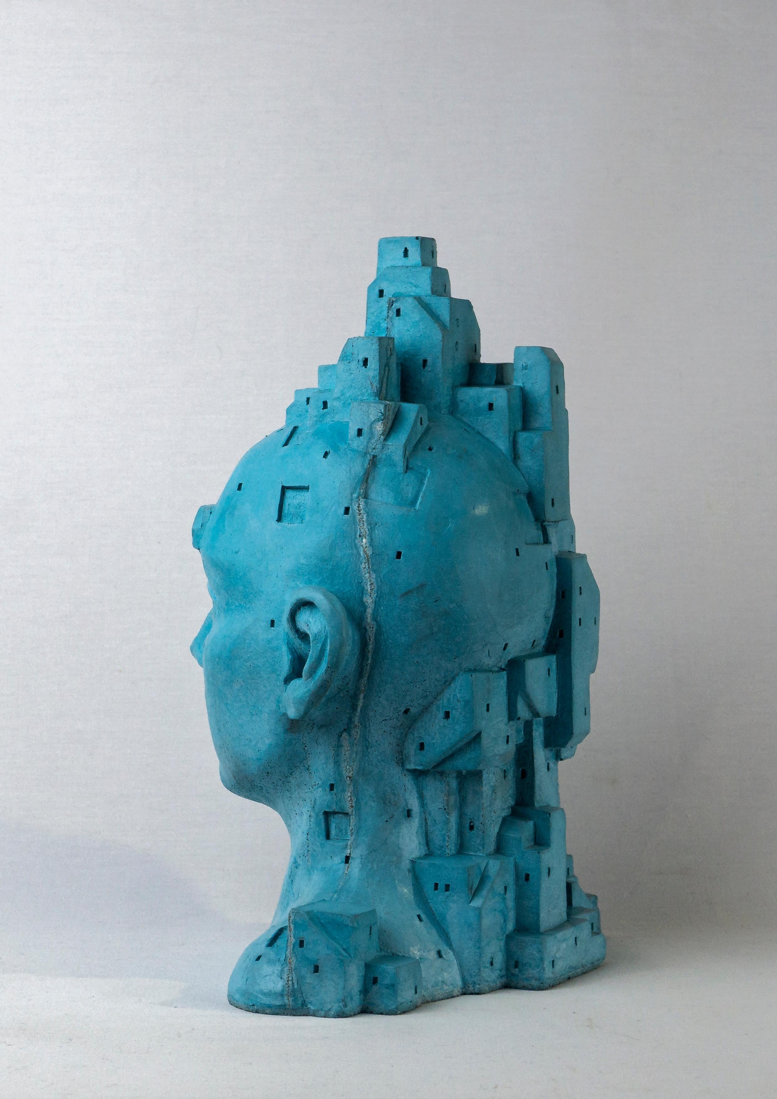 Escultura figurativa arquitectónica de cemento turquesa. Antropotectura LarA 017 en venta 4