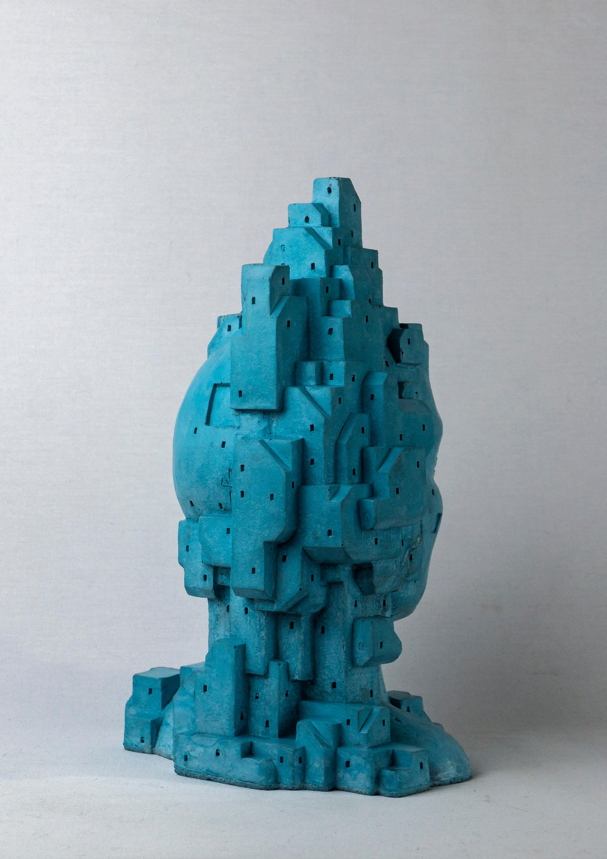 Escultura figurativa arquitectónica de cemento turquesa. Antropotectura LarA 017 en venta 6