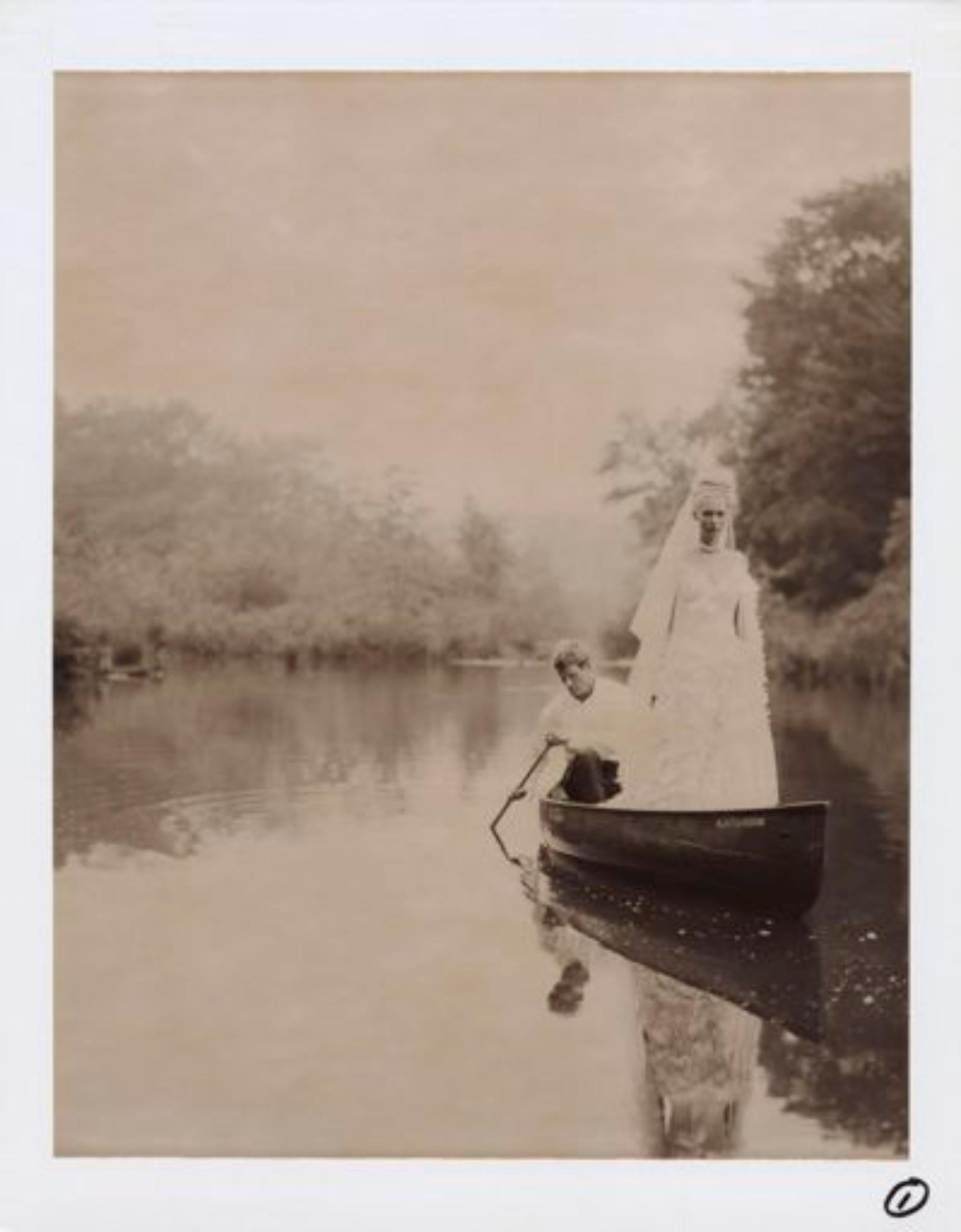 Black and White Photograph Jose Picayo - « Brides Magazine, Canoe », Bedford, NY, 2003