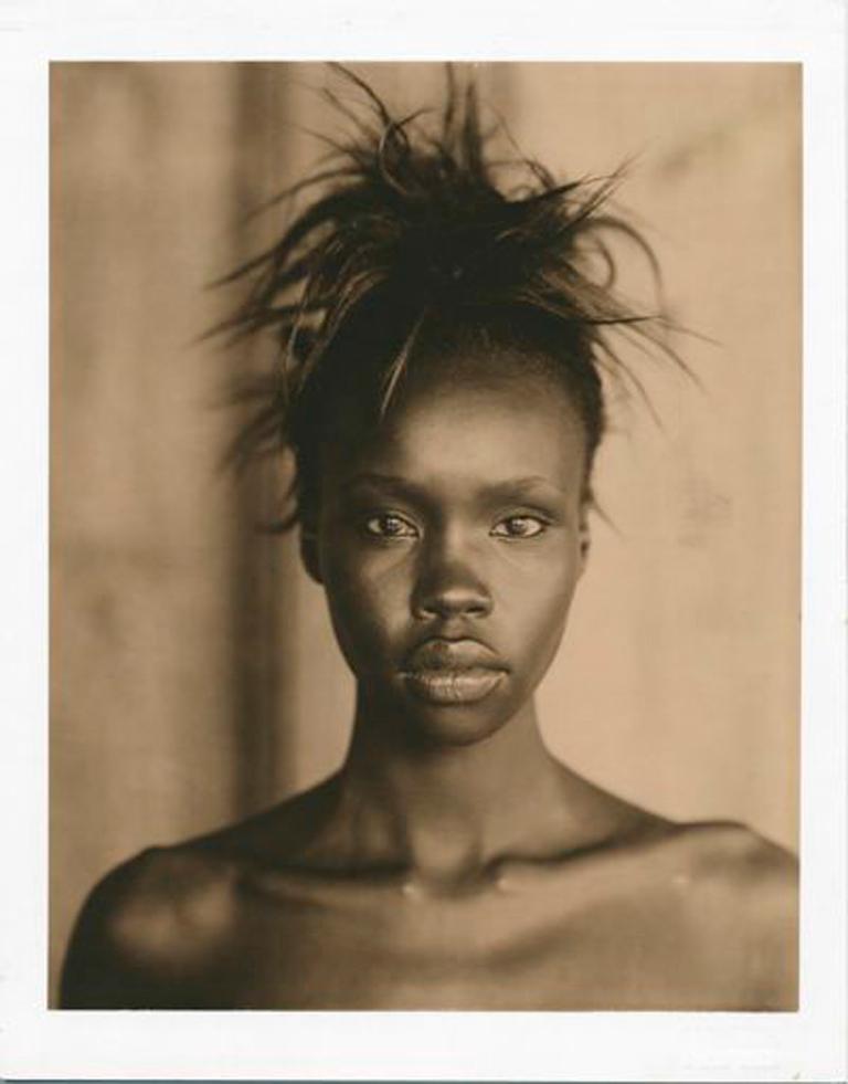 Jose Picayo Portrait Photograph – „Neiman Marcus, Clara“, New York, NY, 2001