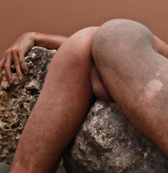 Autorretrato nº 6 De la Serie La Piedra Sustituta II. Desnudo  fotografía en color