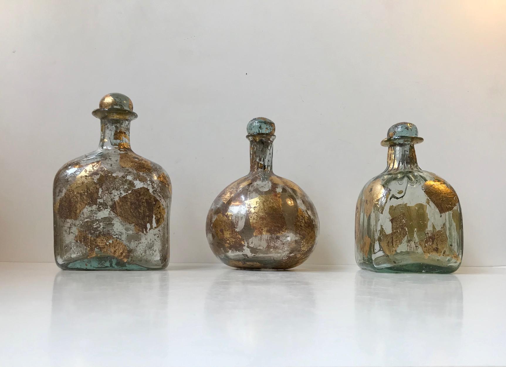 Moderne Ensemble de carafes en verre et feuilles d'or de Jose Torres La Colleccion, Mexique, années 2000
