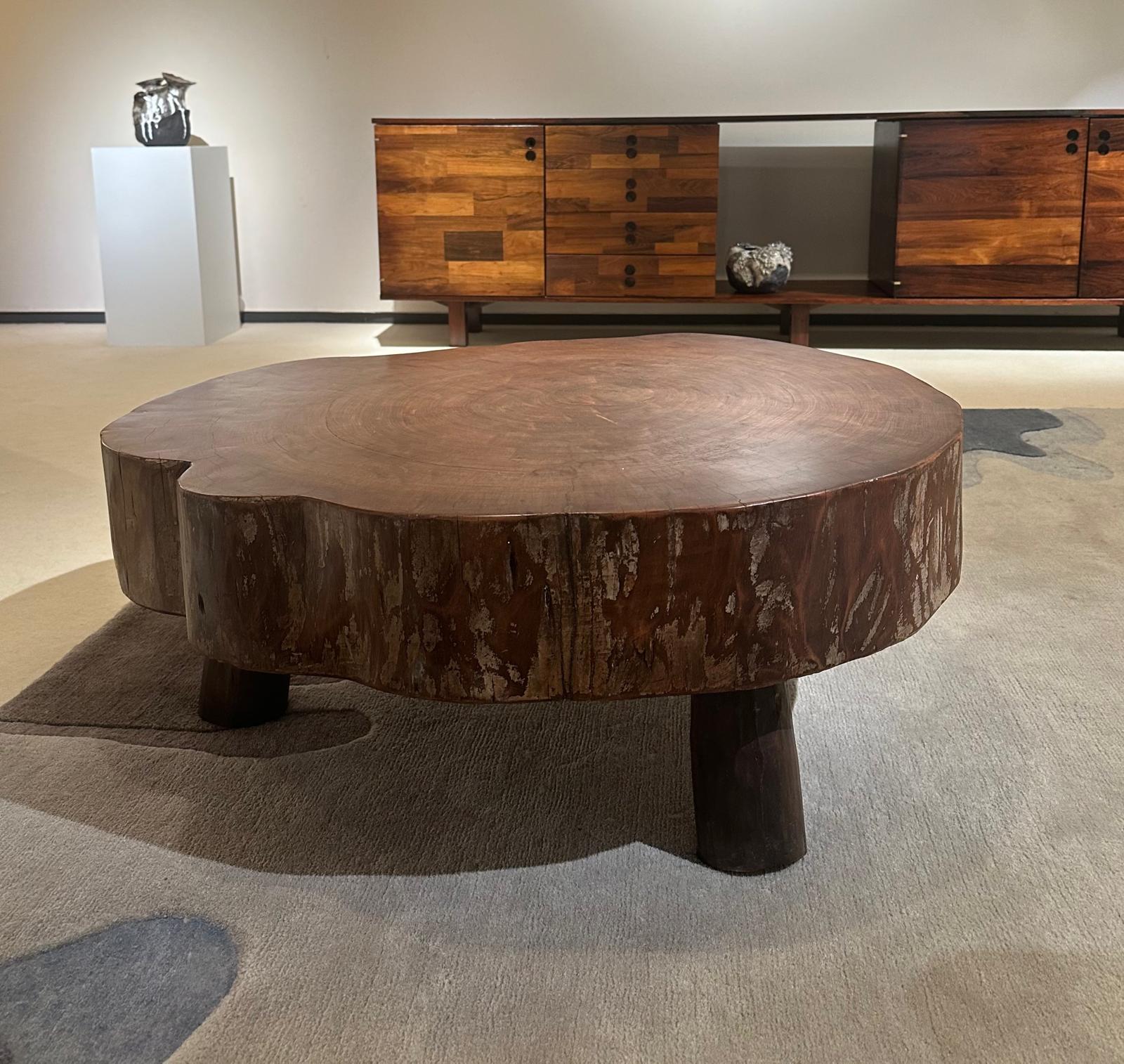 José Zanine Caldas (attributed) (1919–2001)
Coffee Table, c. 1970
Attributed to renowned Brazilian designer and architect José Zanine Caldas, this unique coffee table was crafted circa 1970 from solid Vinhático, a richly grained tropical hardwood.