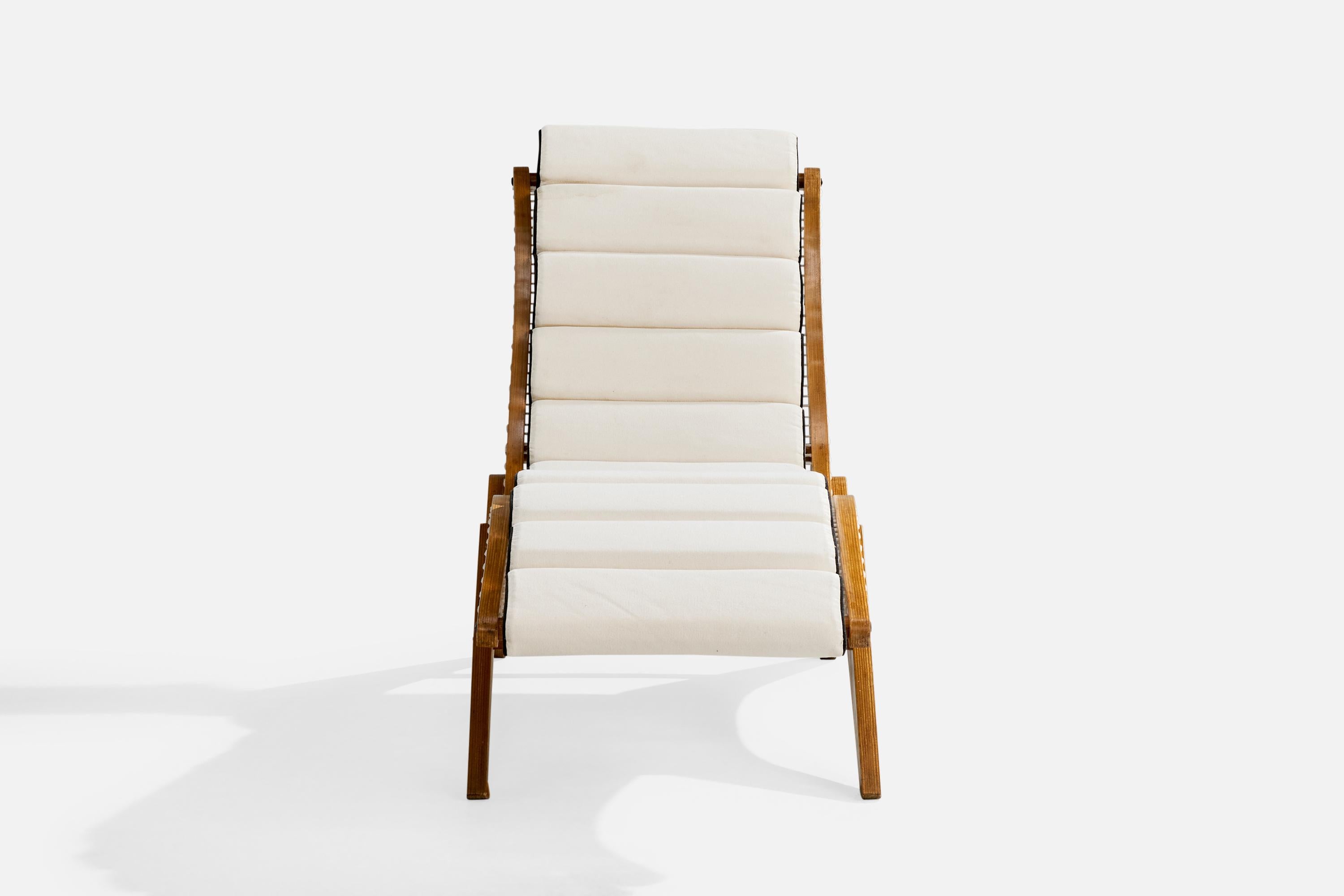 José Zanine Caldas, Chaise Longue, Plywood, Rope, Fabric, Brazil, 1950s In Good Condition For Sale In High Point, NC