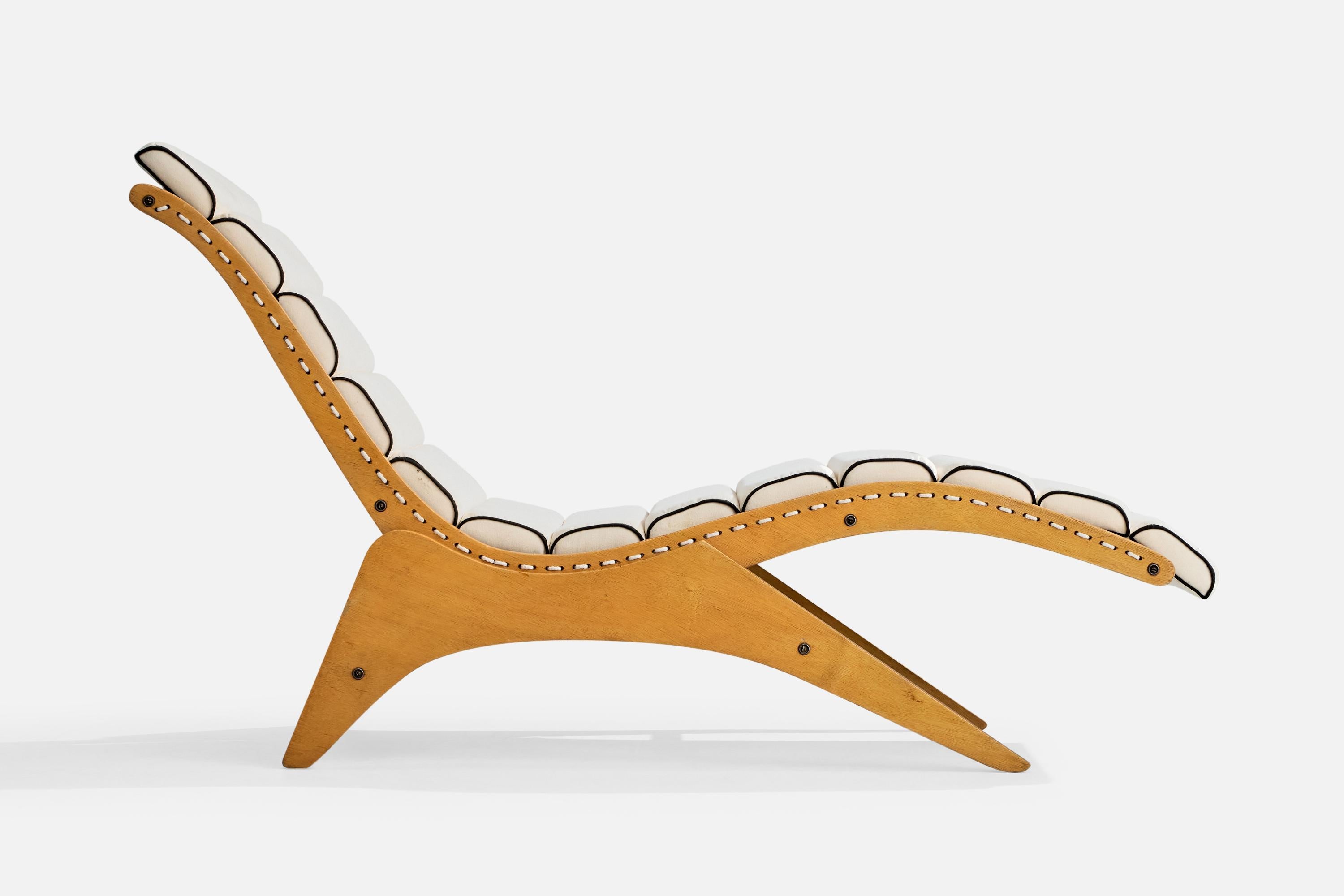 Mid-20th Century José Zanine Caldas, Chaise Longue, Plywood, Rope, Fabric, Brazil, 1950s For Sale