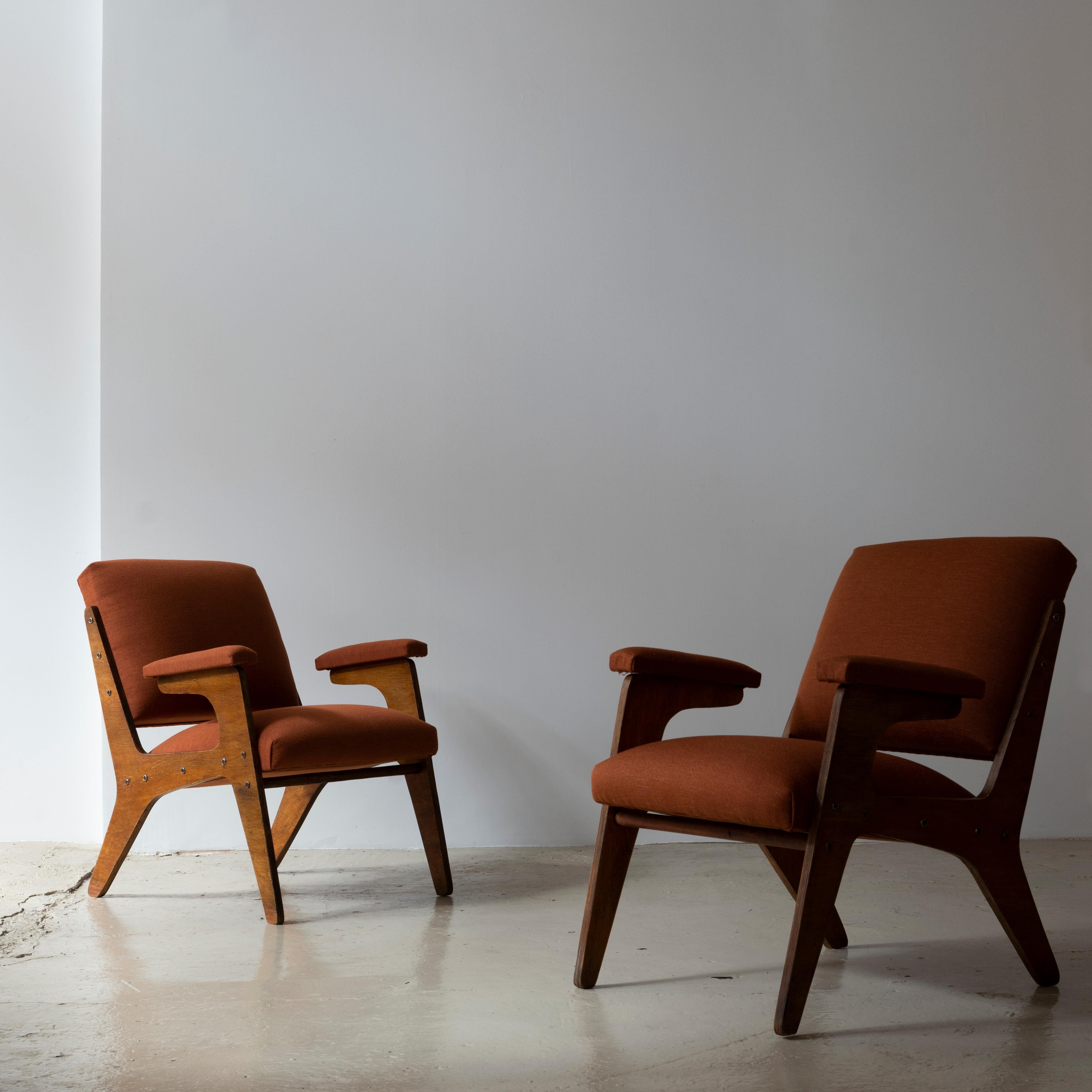 Armchairs called 'H Armchair' designed by Brazilian architect and designer José Zanine Caldas for Mòveis Artisticos Z in 1950s.
Reupholstered with linen fabric.
A set of two.