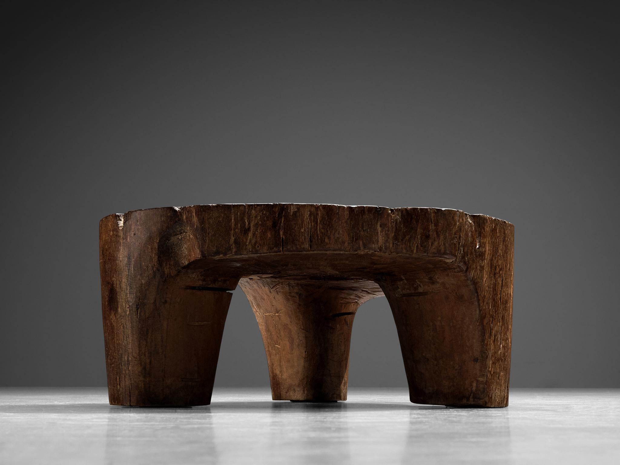 Mid-Century Modern José Zanine Caldas Table basse sculptée à la main en bois dur brésilien  en vente