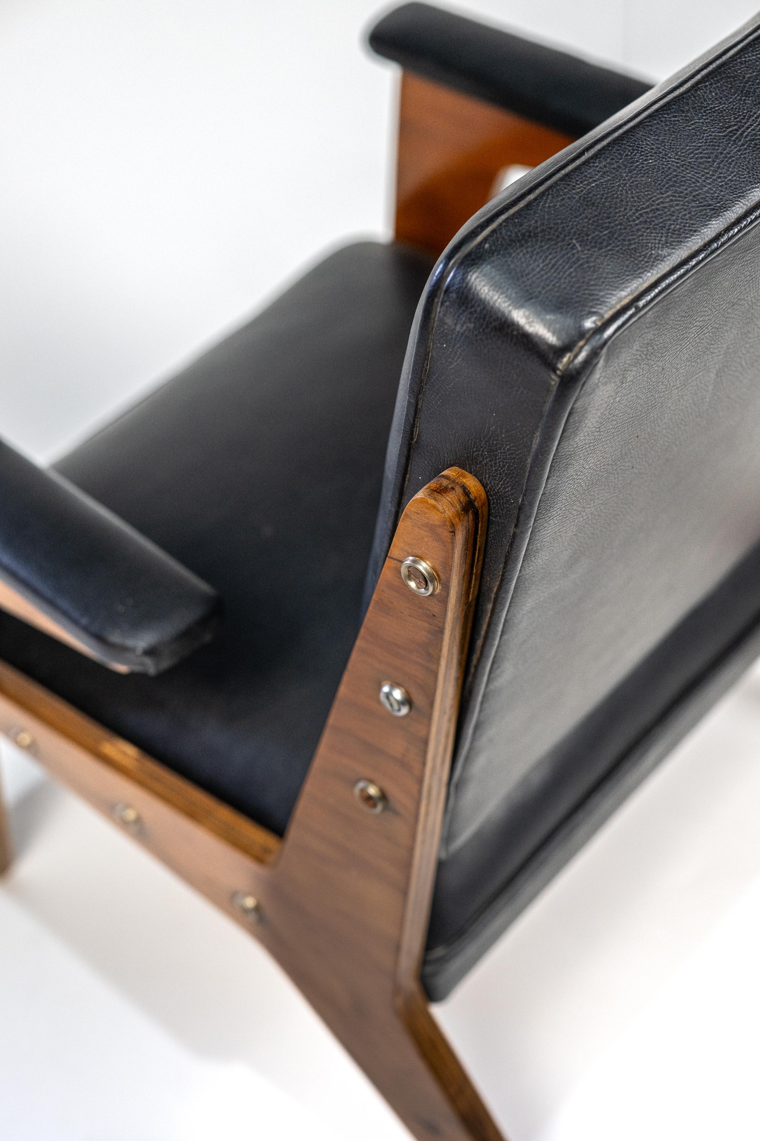Mid-Century Modern José Zanine Caldas. Moveis Z armchair, c. 1950. Plywood Naval and curvin wedge. For Sale