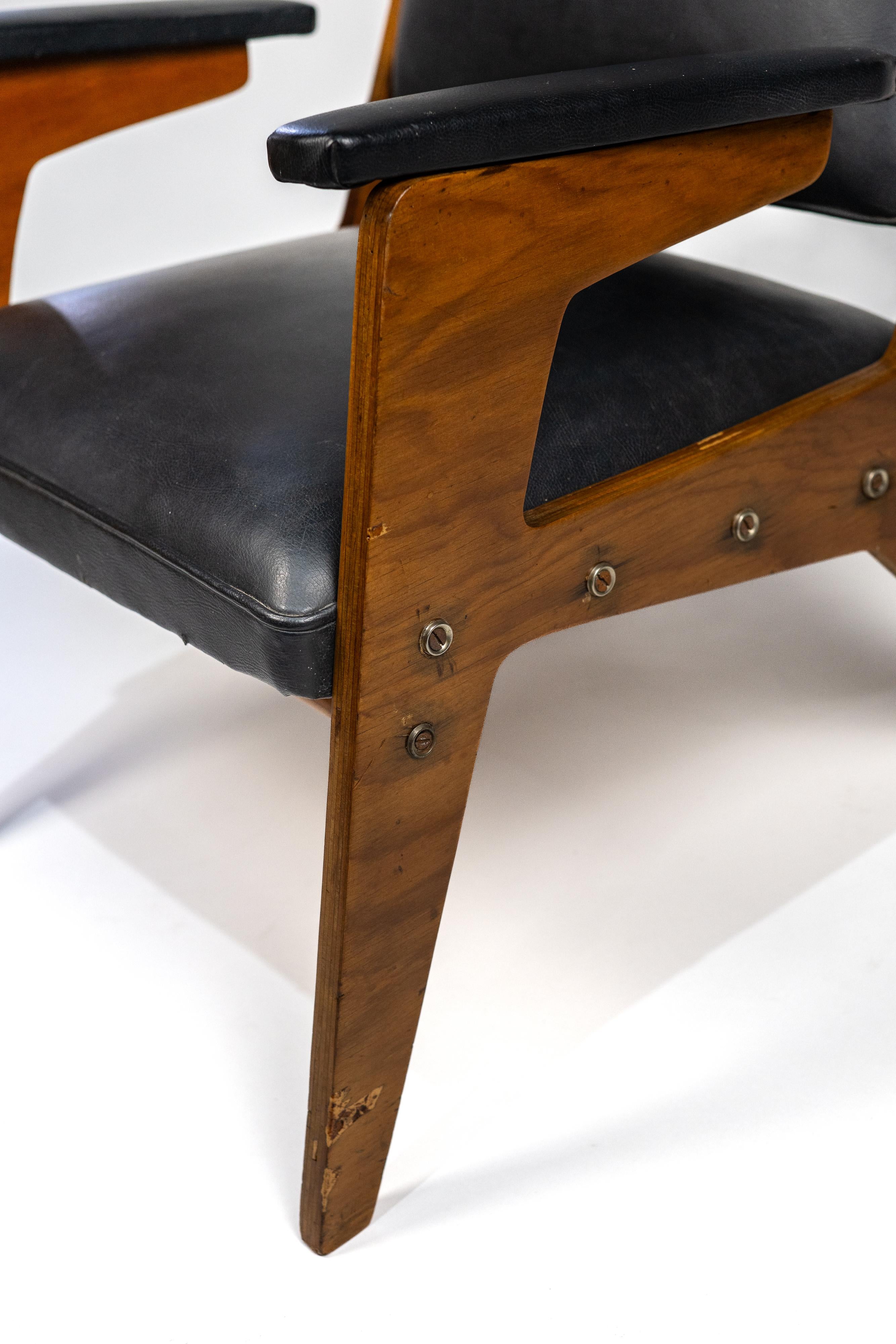 Brazilian José Zanine Caldas. Moveis Z armchair, c. 1950. Plywood Naval and curvin wedge. For Sale