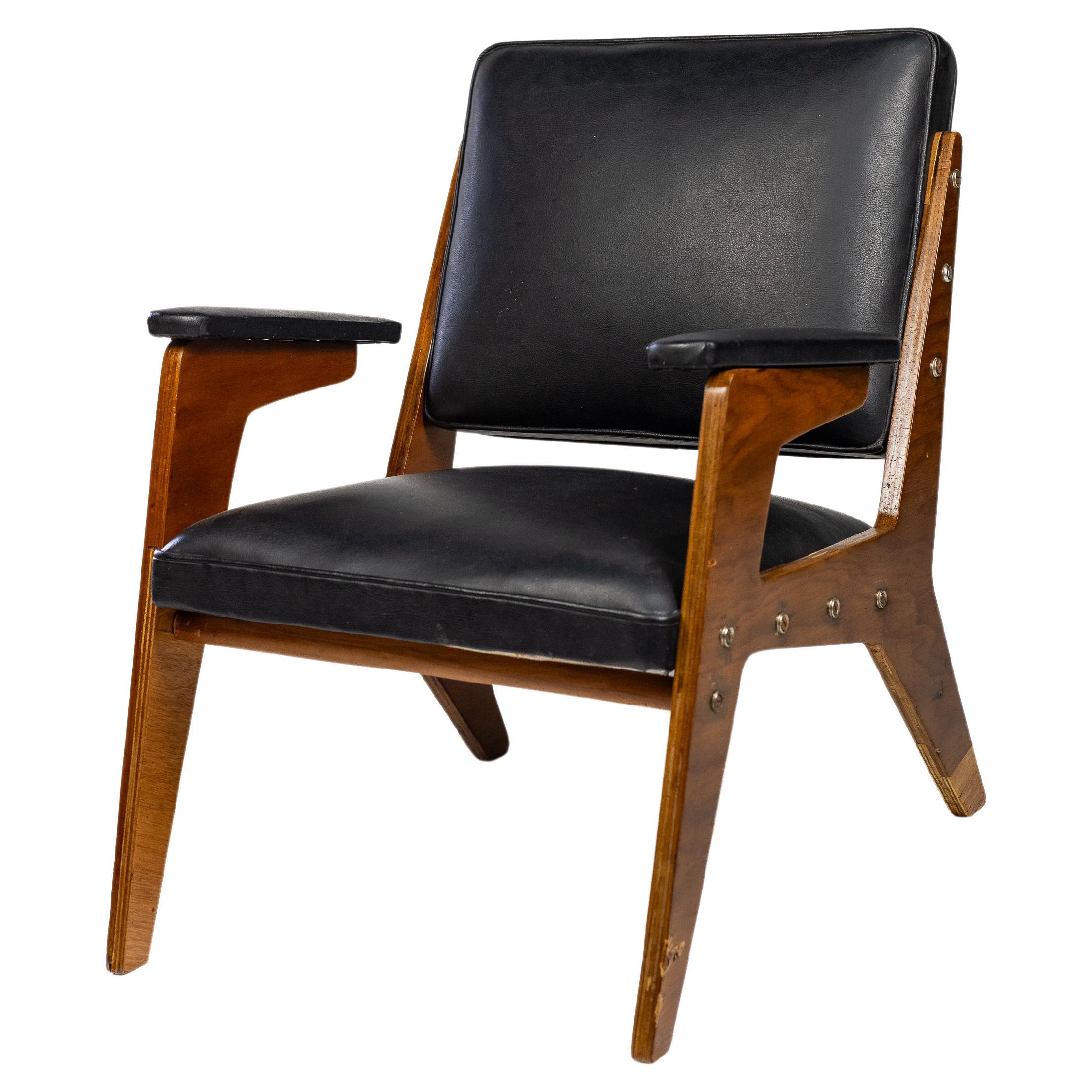 José Zanine Caldas. Moveis Z armchair, c. 1950. Plywood Naval and curvin wedge. For Sale