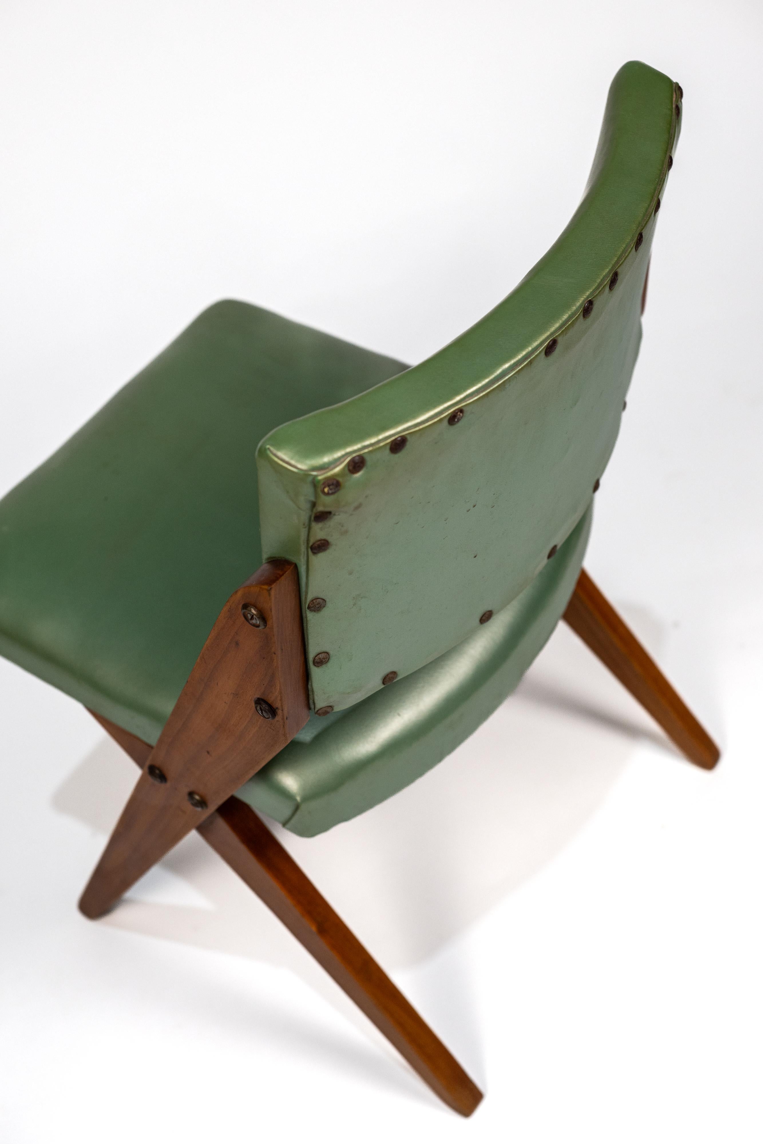 Brésilien José Zanine Caldas. Chaisecissors, vers 1950 Vinyl, bois et tapisserie en vente