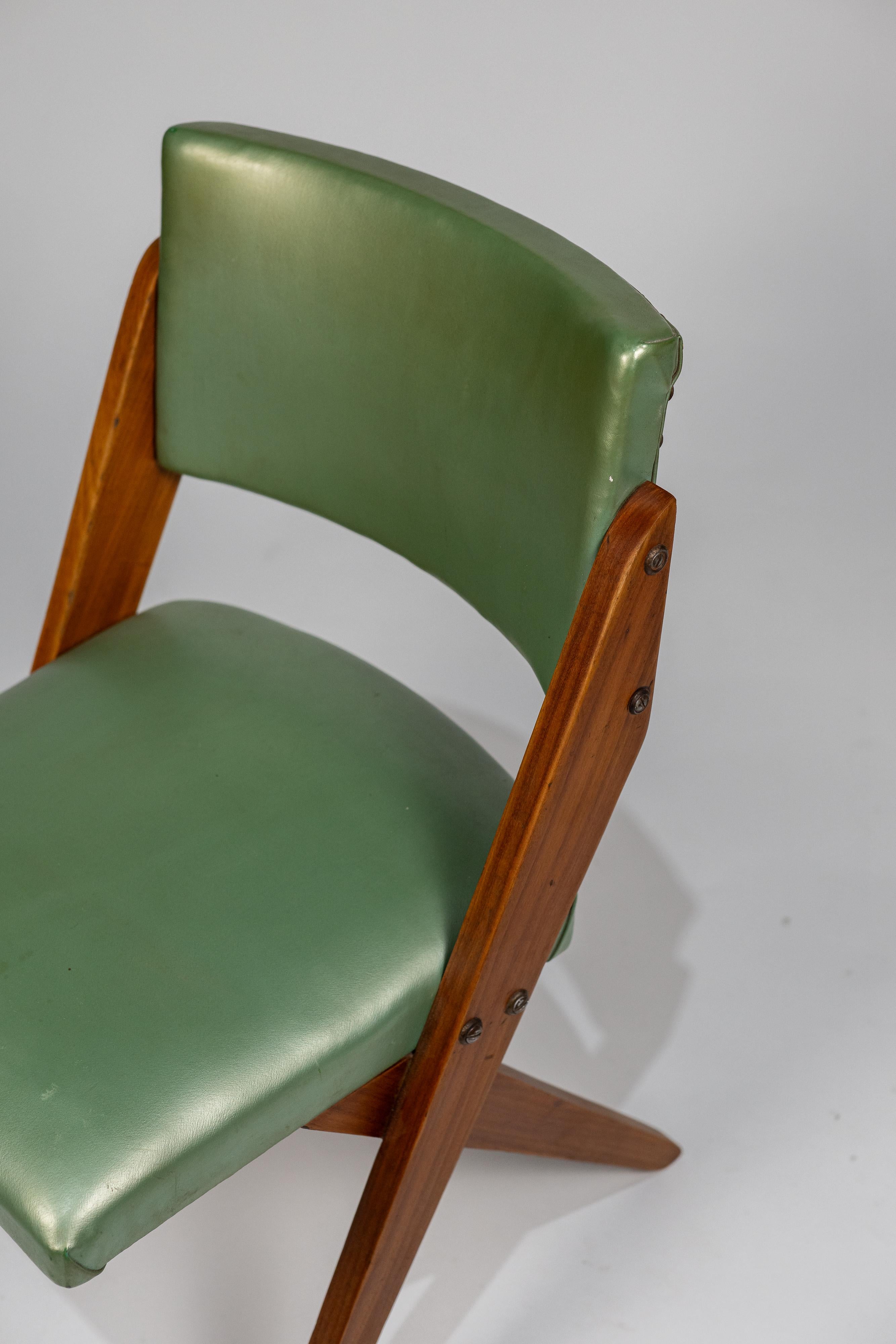 20ième siècle José Zanine Caldas. Chaisecissors, vers 1950 Vinyl, bois et tapisserie en vente