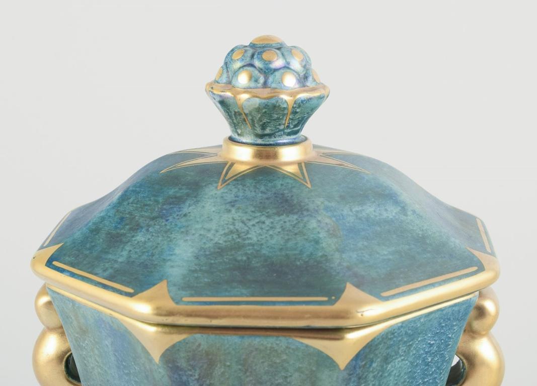 Josef Ekberg para Gustavsberg. Gran jarrón octogonal con tapa. 1940s Sueco en venta