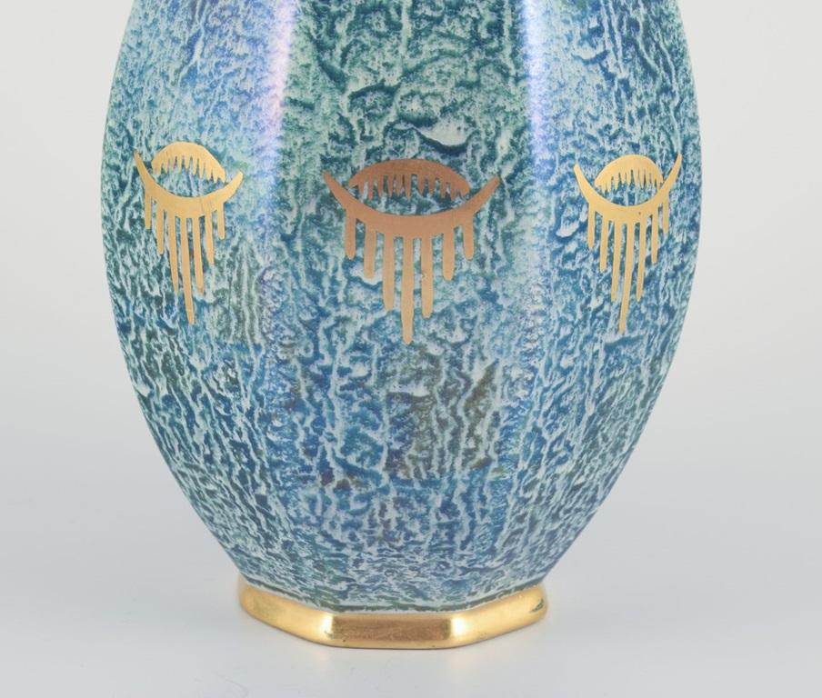 Josef Ekberg für Gustavsberg. Achteckige Vase aus Kunstkeramik. Lüsterglasur. (Art déco) im Angebot