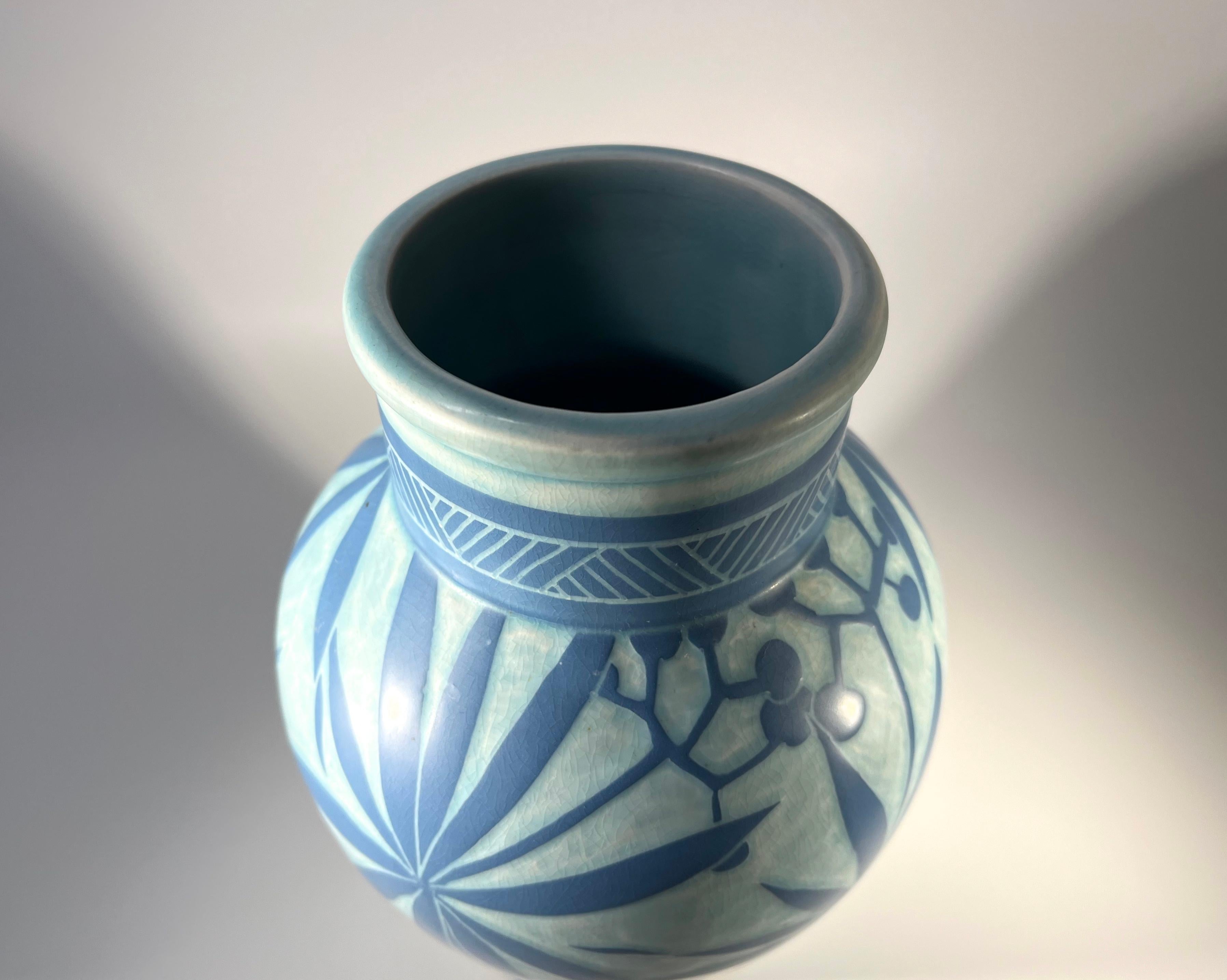 Josef Ekberg For Gustavsberg Of Sweden, Stylised Sgraffito Palm Vase c1911 In Good Condition For Sale In Rothley, Leicestershire