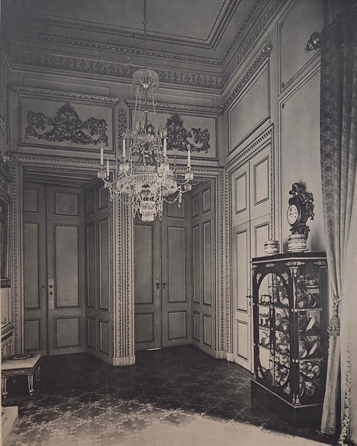 Tafel 5: Wien, Palais Erzherzog Friedrich, Durchgangszimmer (Akademisch), Photograph, von Josef Folensics
