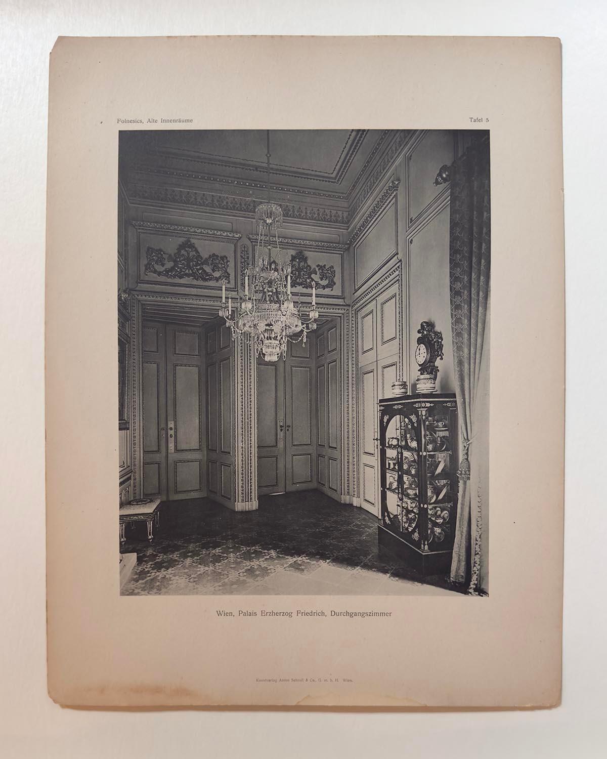 Josef Folensics Black and White Photograph – Tafel 5: Wien, Palais Erzherzog Friedrich, Durchgangszimmer