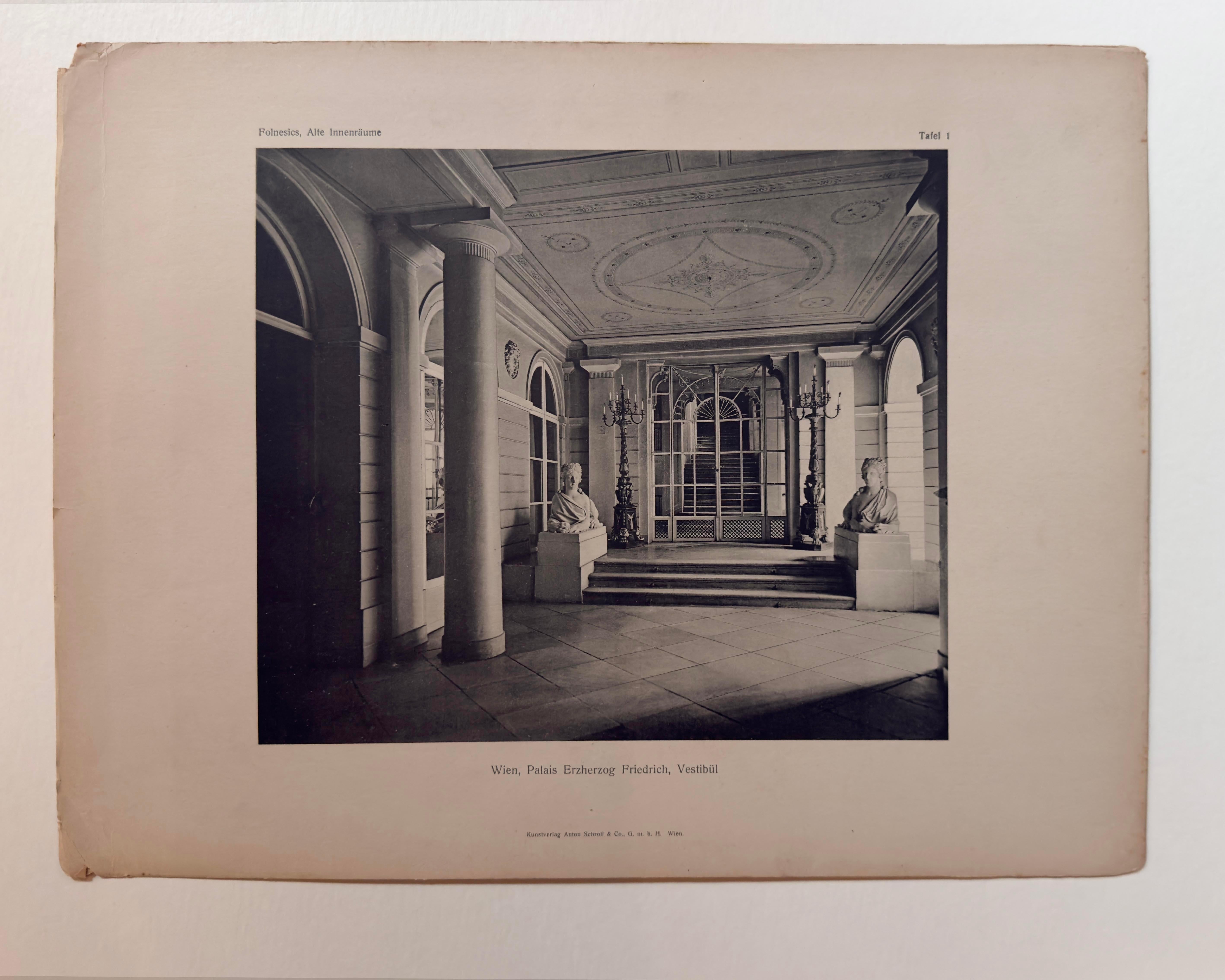 Black and White Photograph Josef Folnesics - Planche 1 : Vienne, Palais Erzherzog Friedrich, Vestibule
