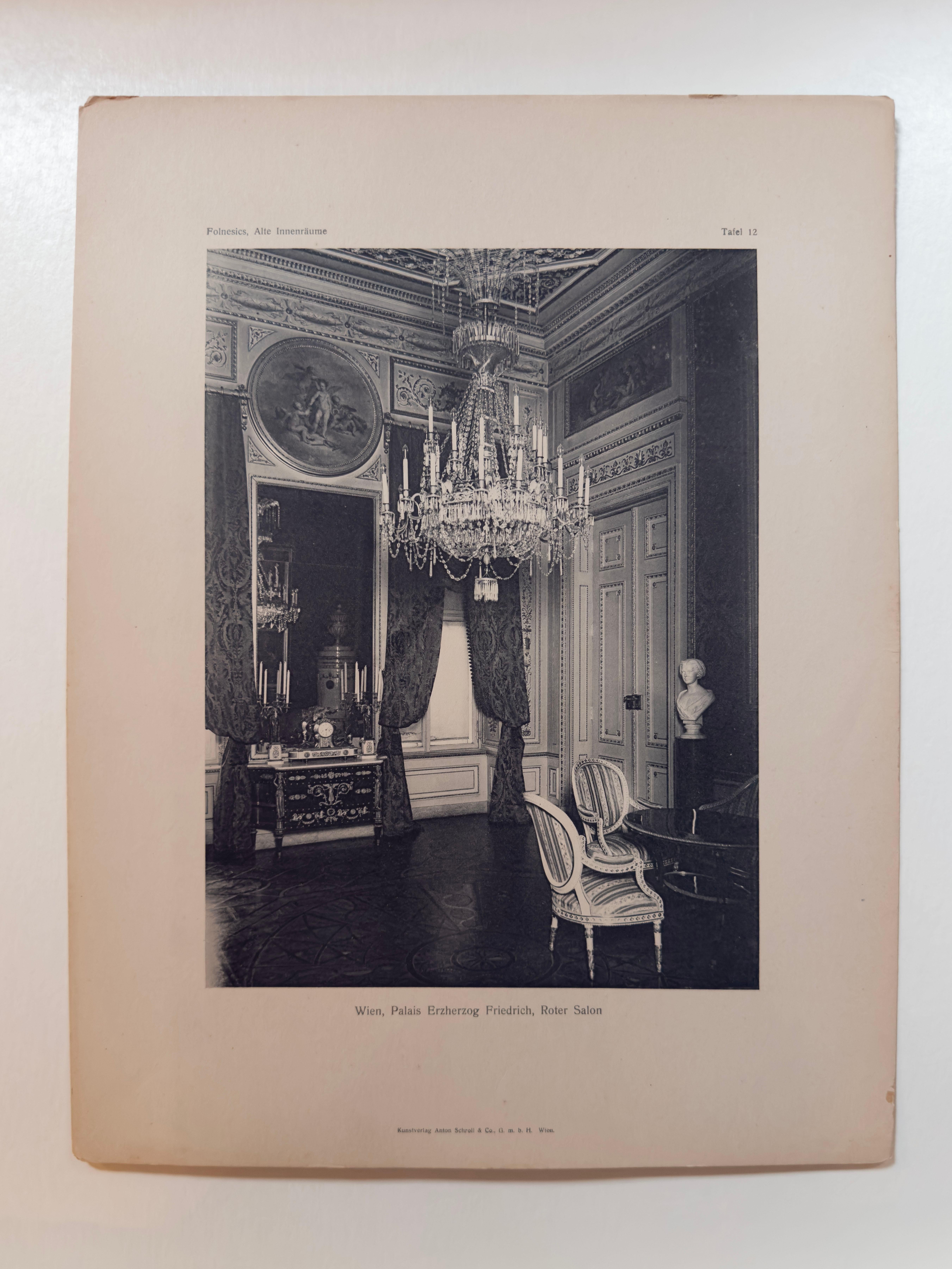 Placa 12 : Viena,  Palacio Erzherzog Friedrich, Salón Rojo - Black and White Photograph Gris de Josef Folnesics