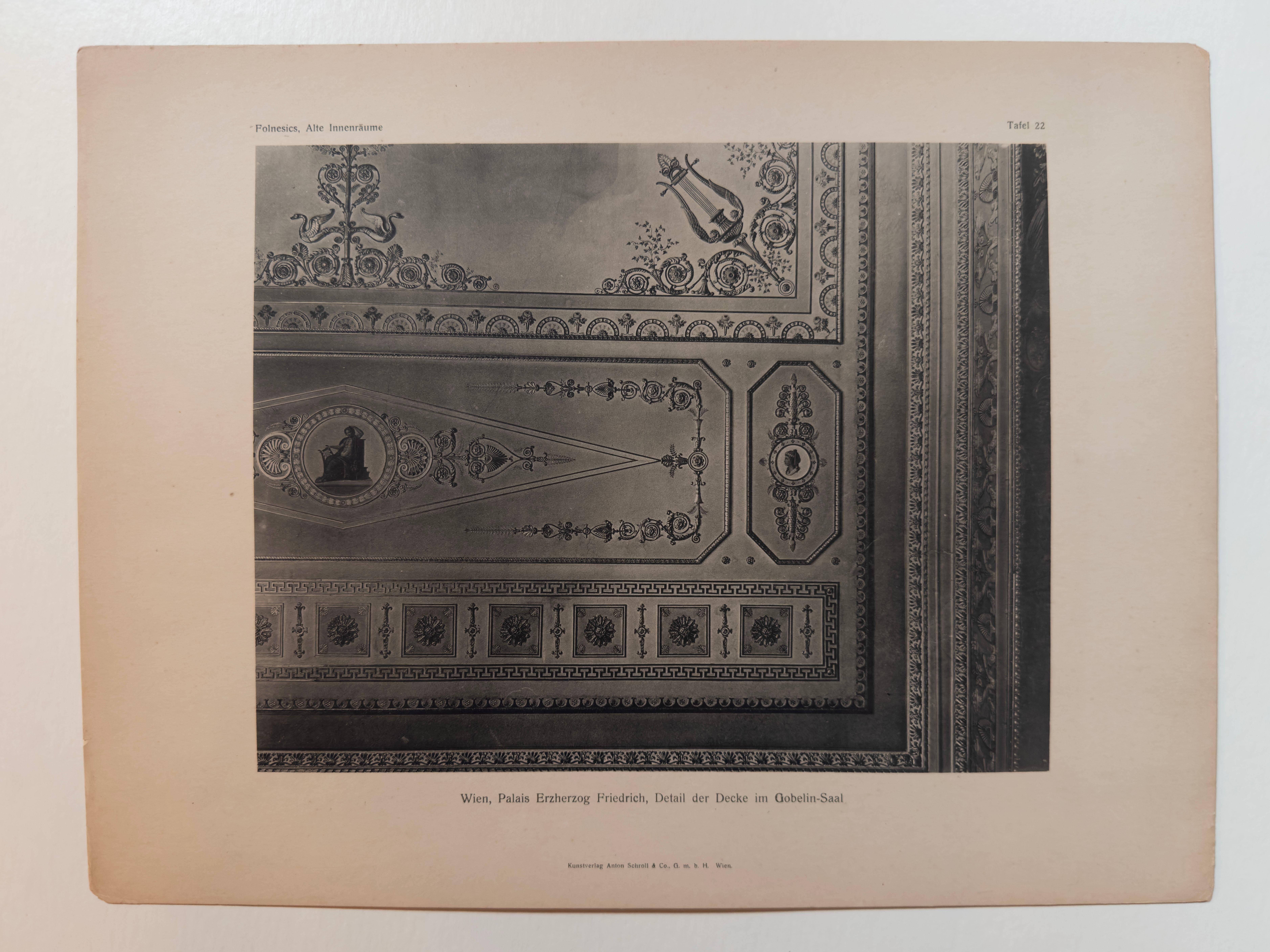 Black and White Photograph Josef Folnesics - Planche 22 : "Vienne, Palais Erzherzog Friedrich, détail du plafond de l
A Hall Gobelin".