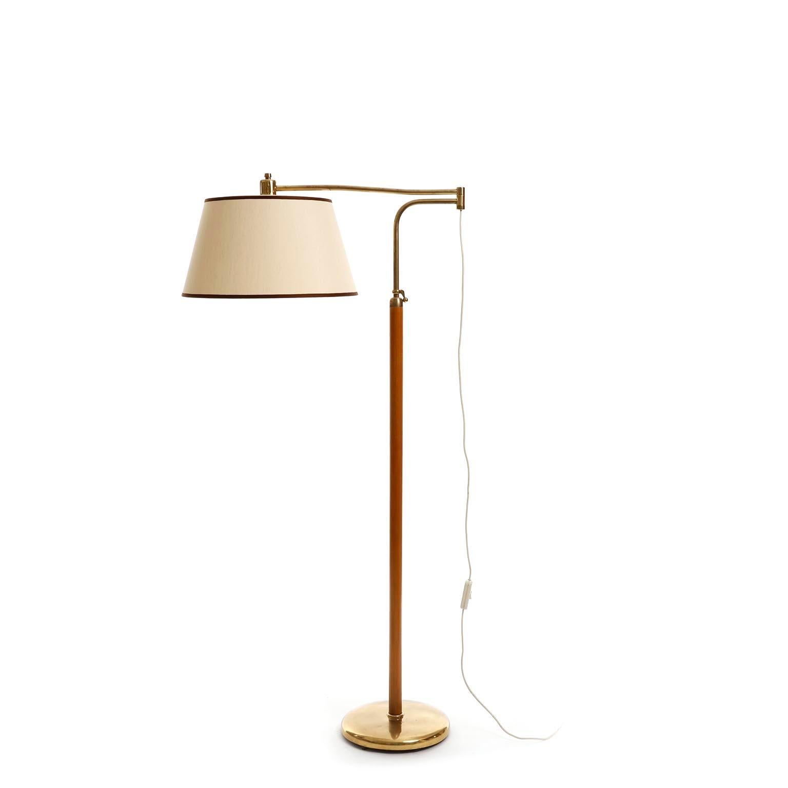 Austrian Josef Frank Adjustable Floor Lamp 'Neolift' by J.T. Kalmar, Brass Wood, 1950s For Sale