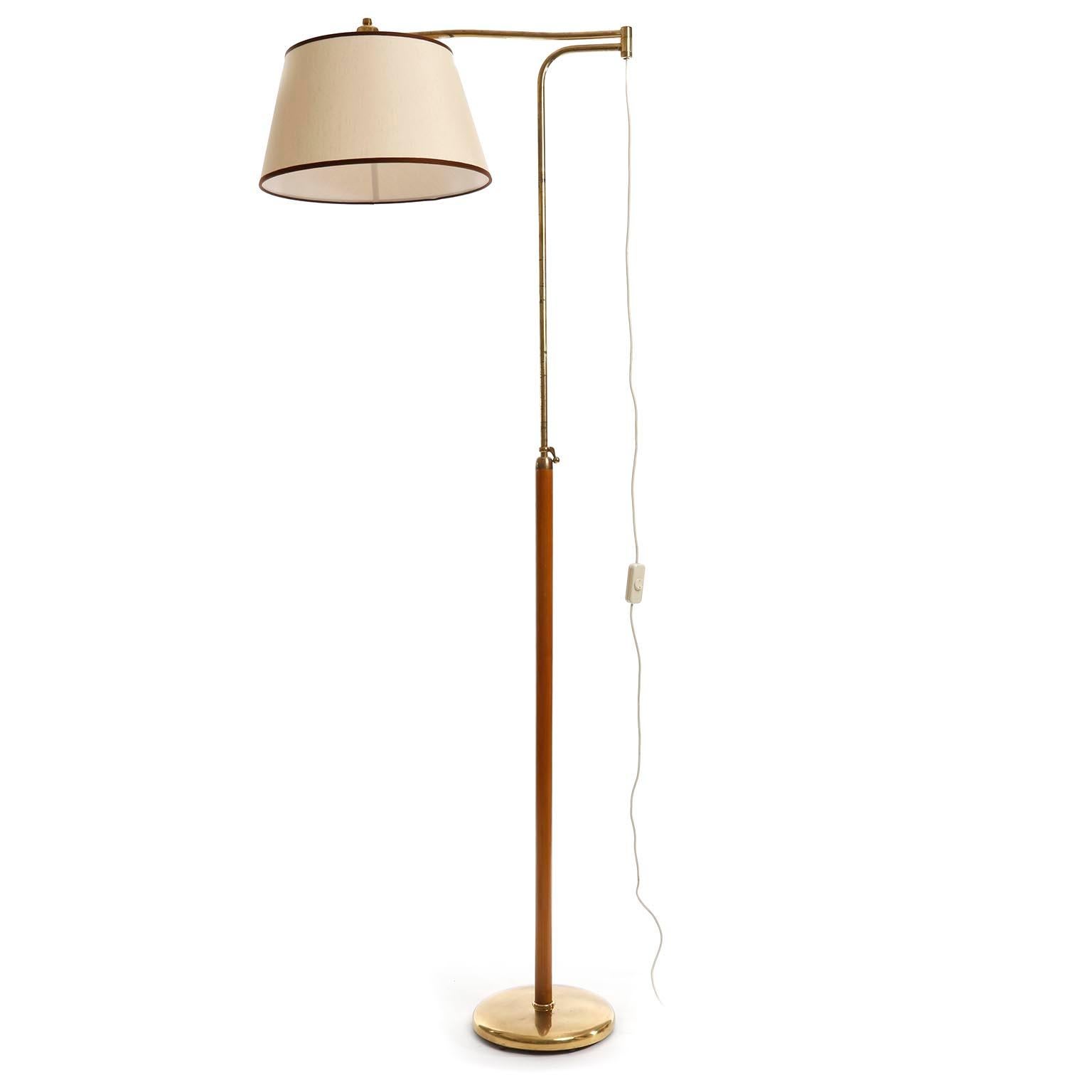 Mid-20th Century Josef Frank Adjustable Floor Lamp 'Neolift' by J.T. Kalmar, Brass Wood, 1950s For Sale