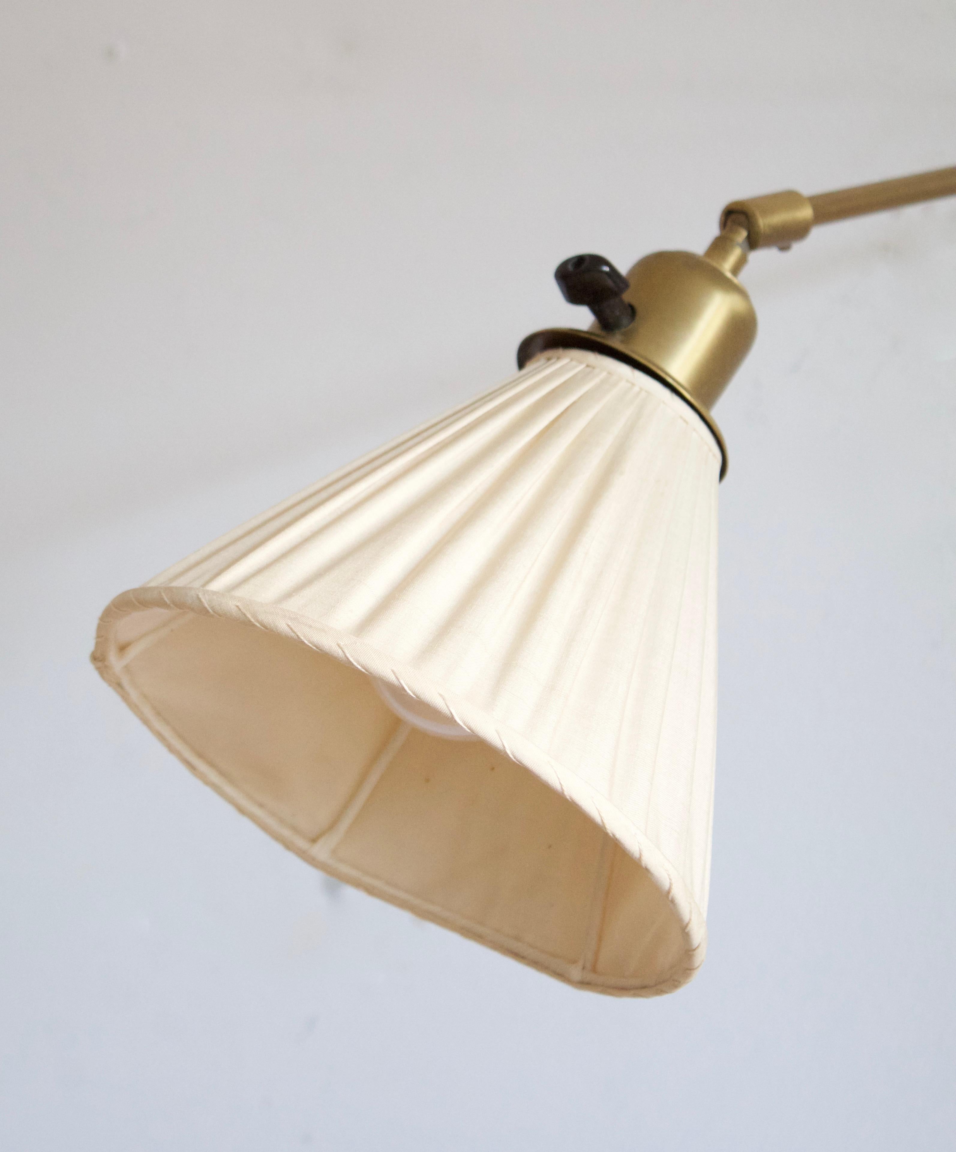 Josef Frank, Adjustable Wall Light, Brass, Fabric, Svenskt Tenn, Sweden, 1950s In Good Condition For Sale In High Point, NC
