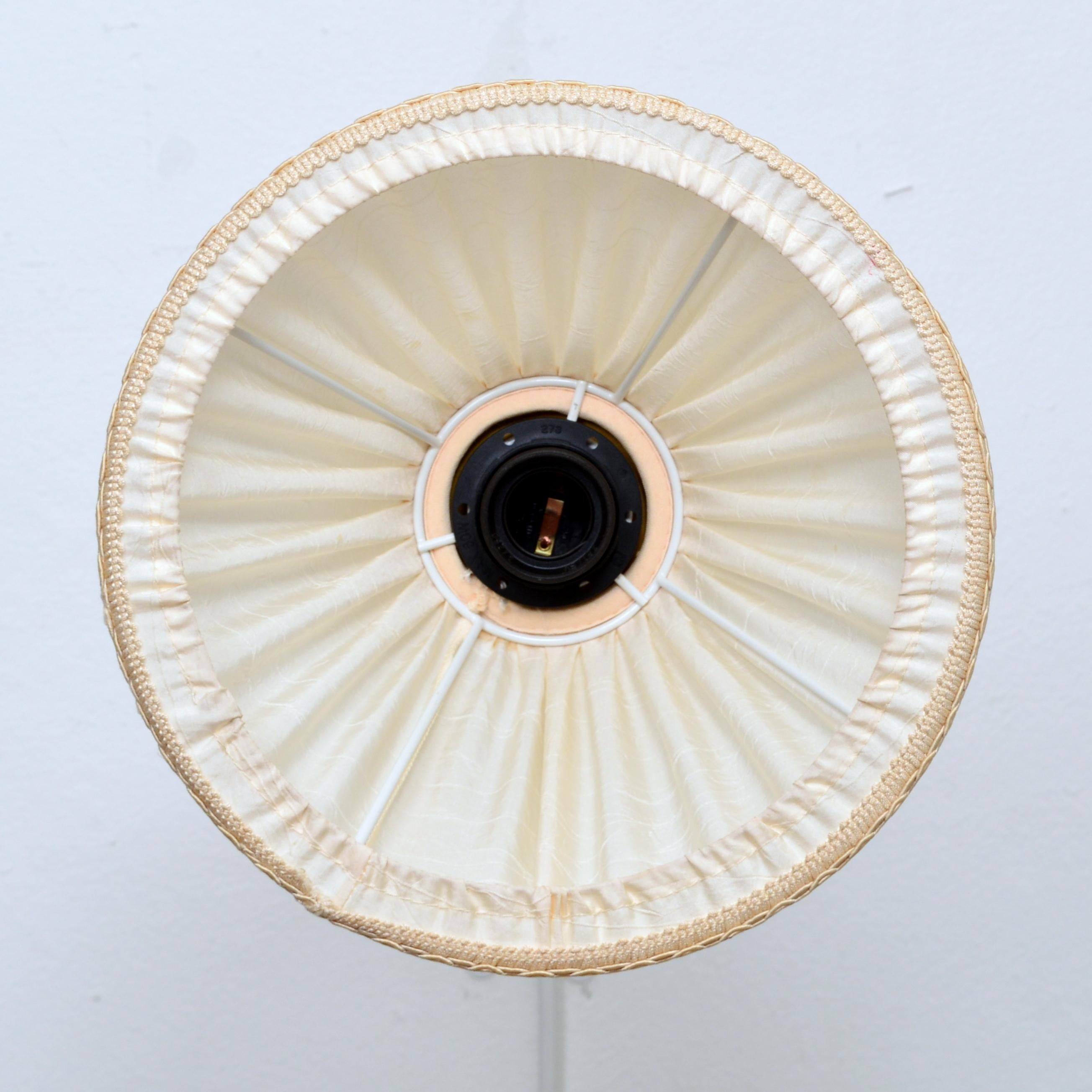Tessuto Frank Josef Frank, Lampada da parete regolabile, ottone e tessuto, Svenskt Tenn, Svezia in vendita