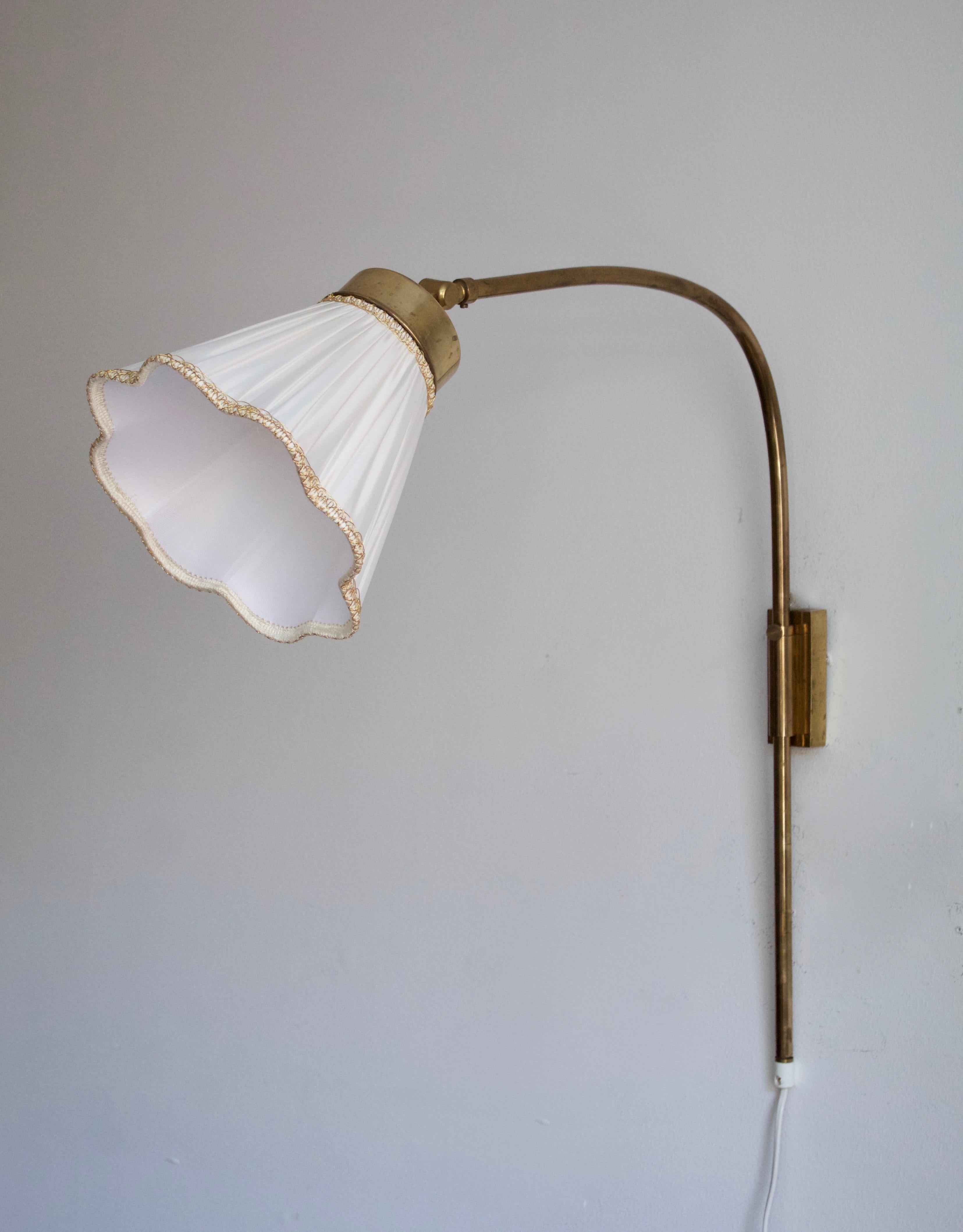 A pair of adjustable wall lights / sconces. Designed by Josef Frank, produced by Svenskt Tenn, Stockholm, Sweden, c. 1950s. Brand new high-end lampshades.

Stated dimensions include lampshades as is illustrated.

Other designers of the period