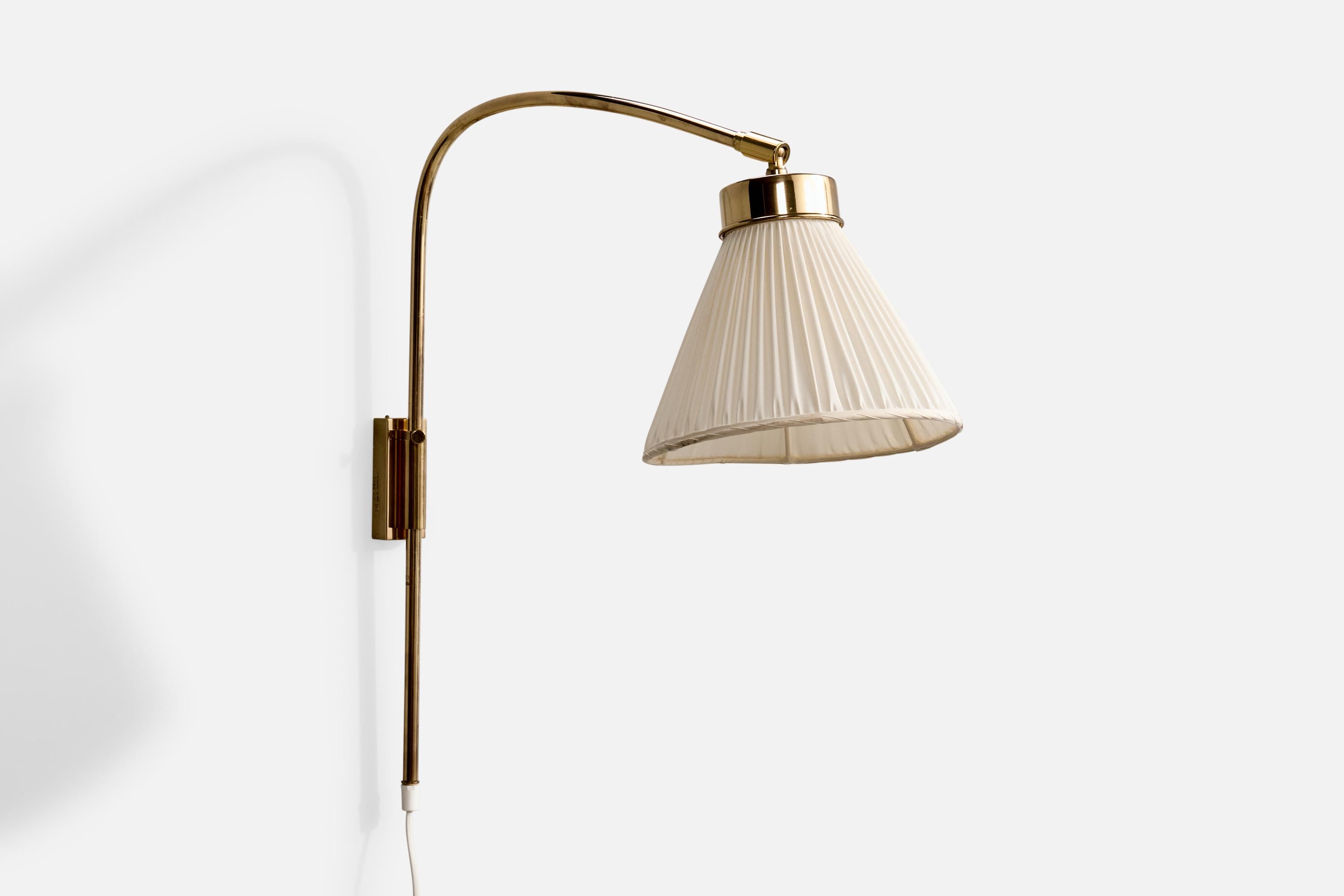 Josef Frank, Adjustable Wall Lights, Brass, Fabric, Sweden, 1990s Bon état - En vente à High Point, NC