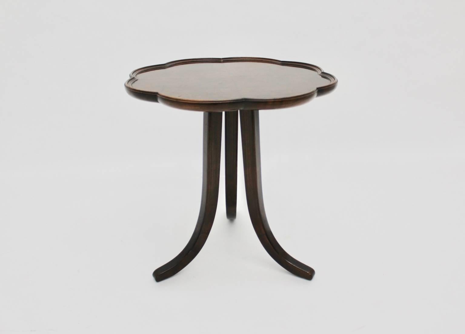 Charming Art Deco side table from circa 1925 from the well-known interior designer and architect Josef Frank designed for Haus & Garten in Vienna.

The three solid bent beechwood feet are walnut stained and the top is veneered with walnut root